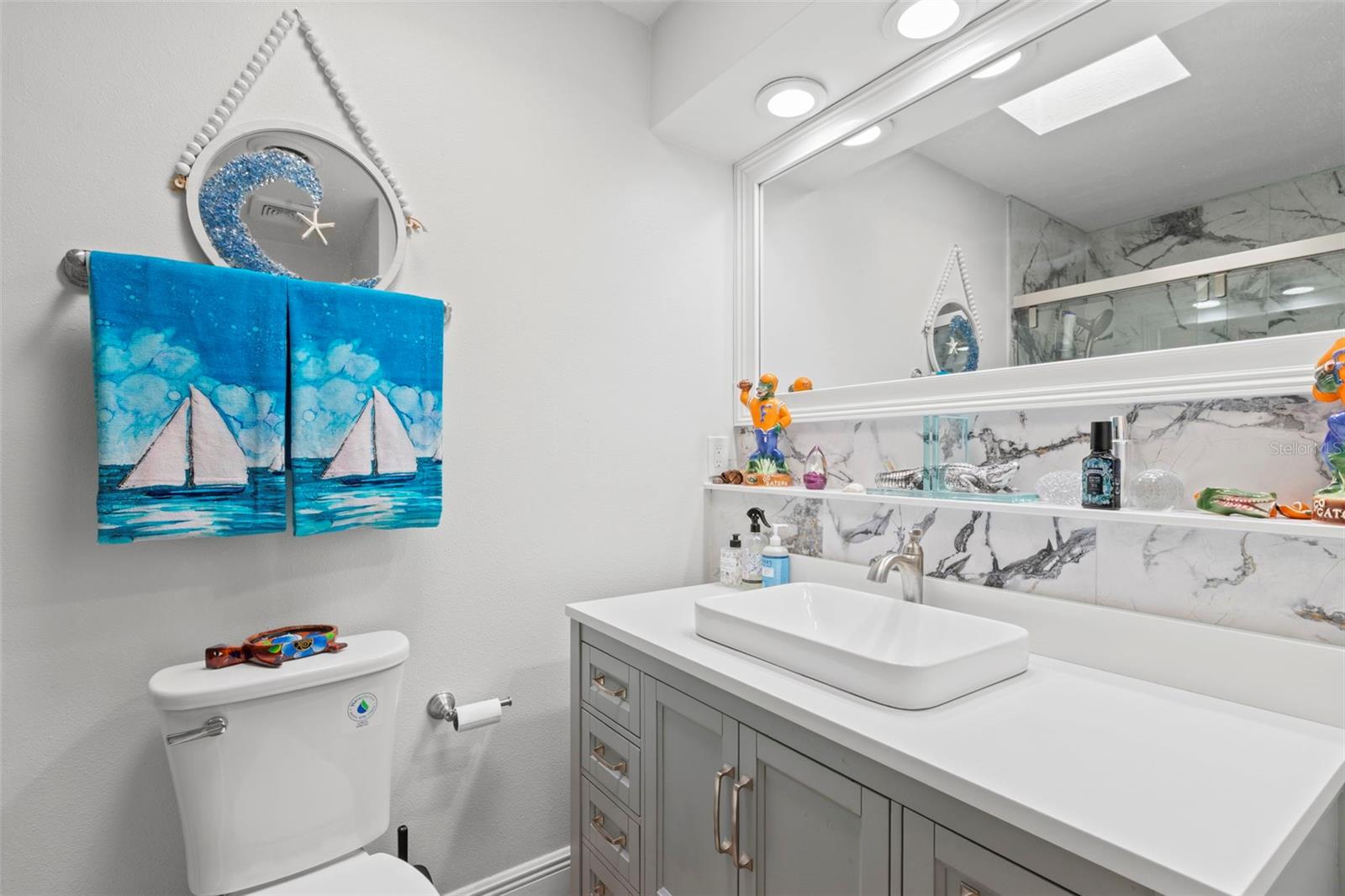 121 CARLYLE DR — photo 53