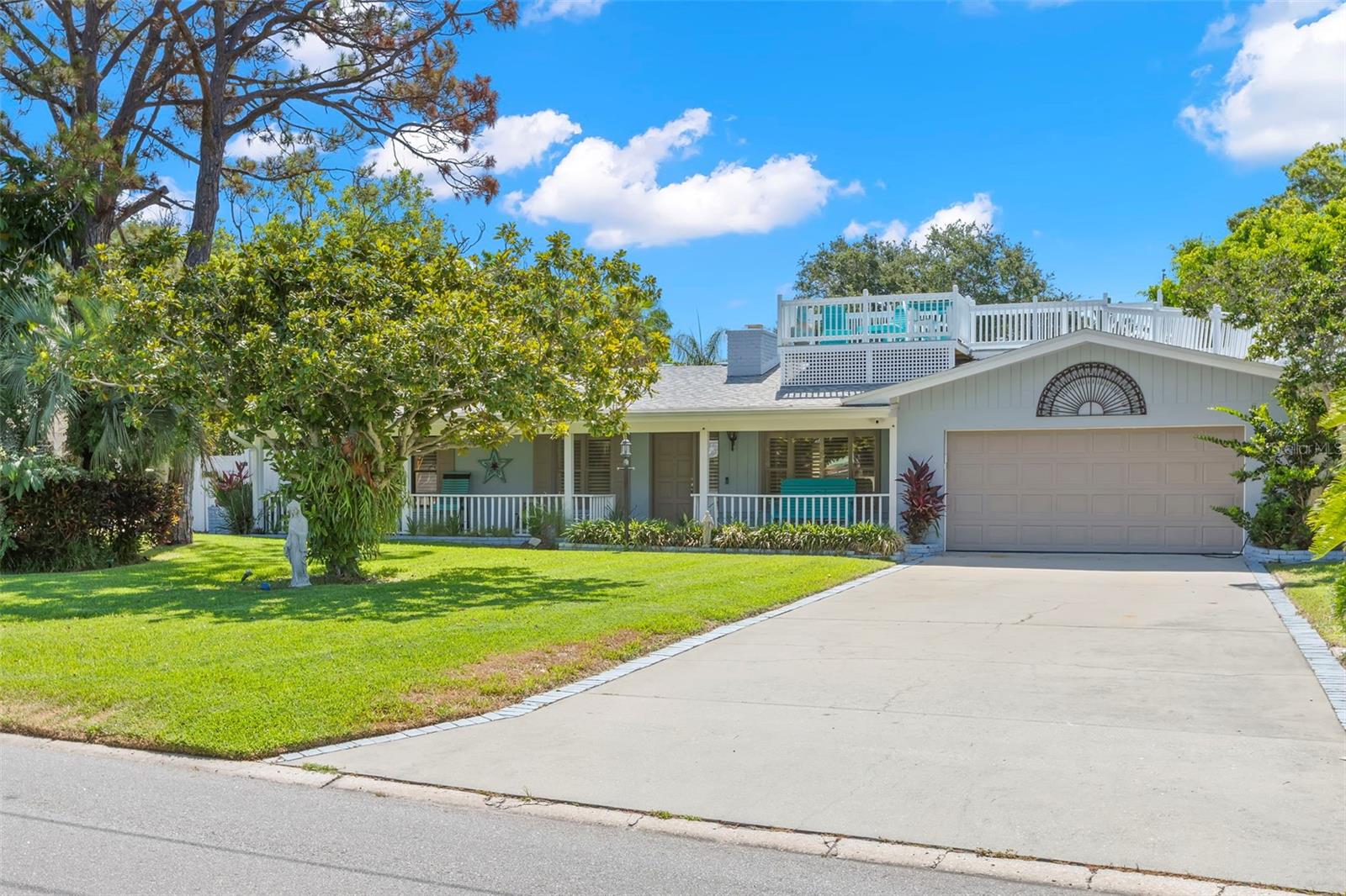 121 CARLYLE DR — photo 28