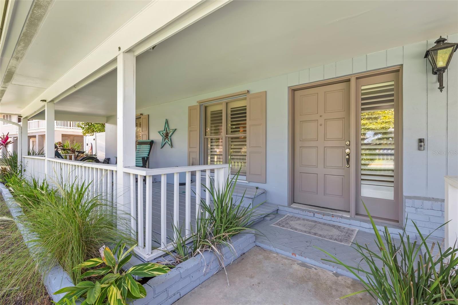 121 CARLYLE DR — photo 33