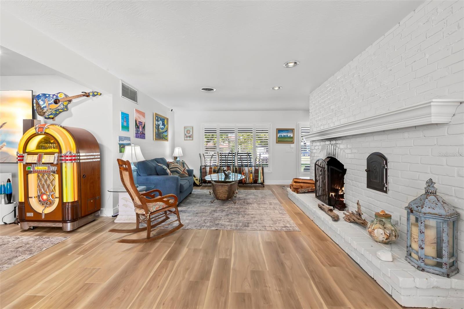 121 CARLYLE DR — photo 35