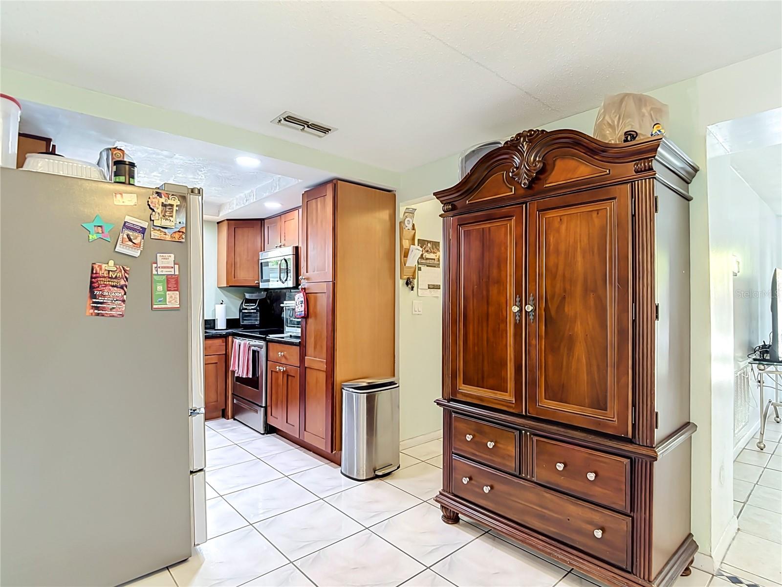 8944 LEDGESTONE LN — photo 17
