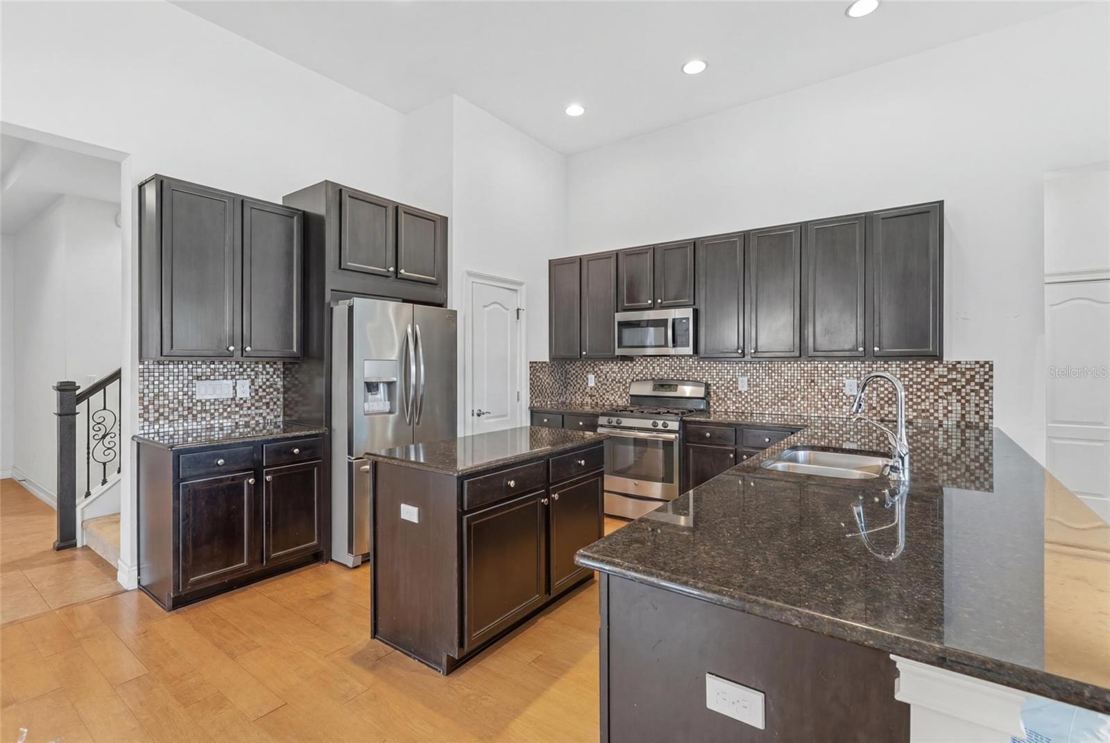7013 ARTESIAN CT — photo 8