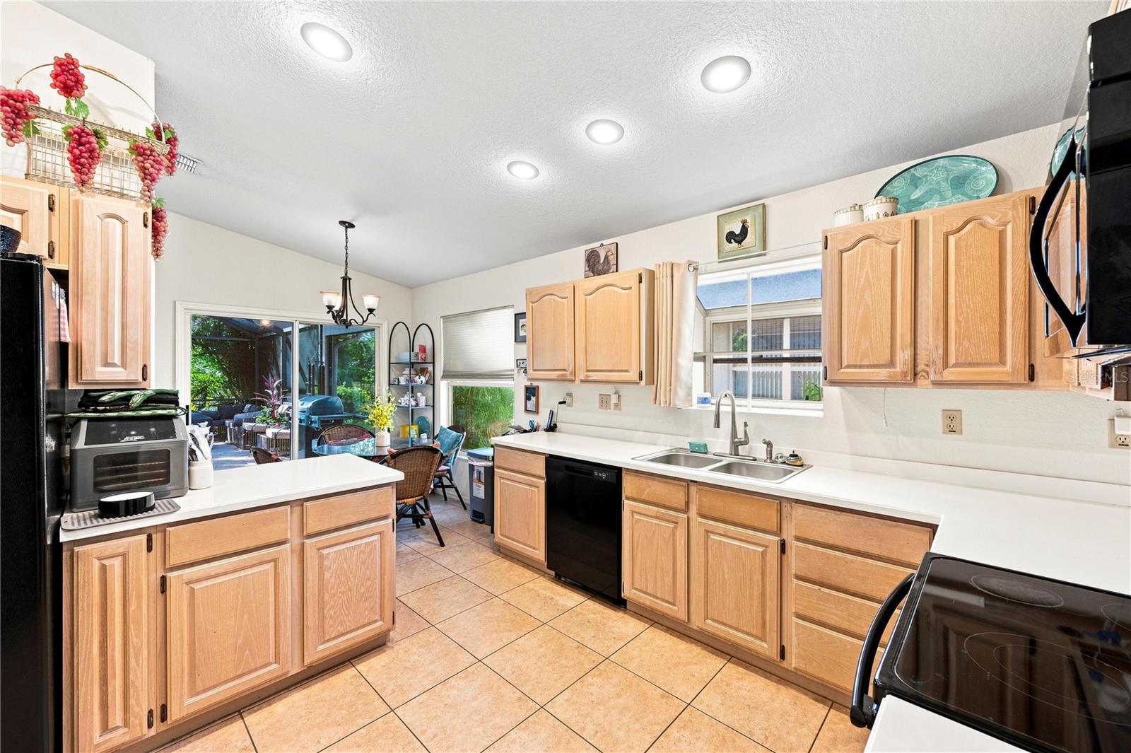 1469 RIVERDALE DR — photo 19
