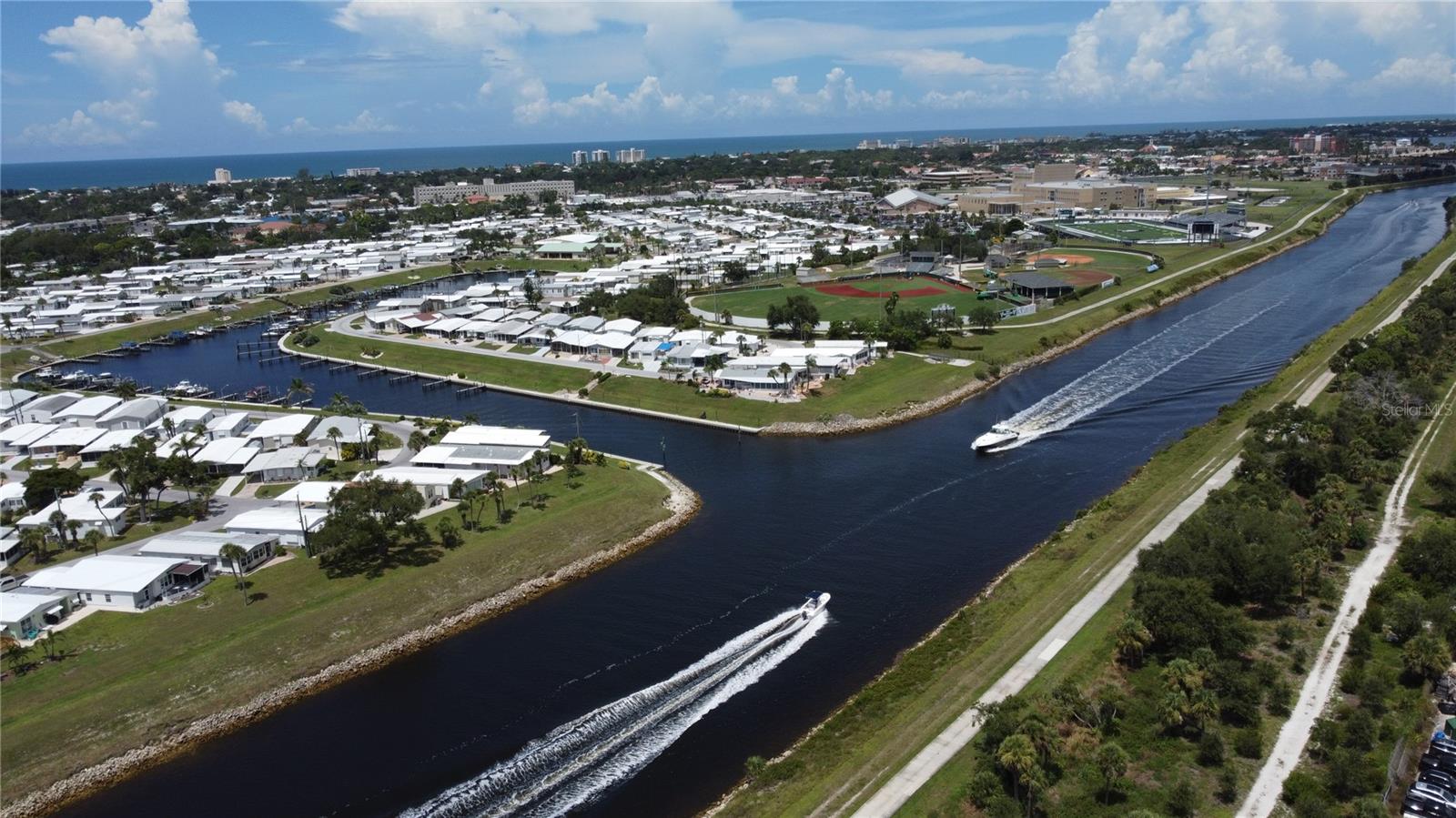 602 CAREFREE — photo 3