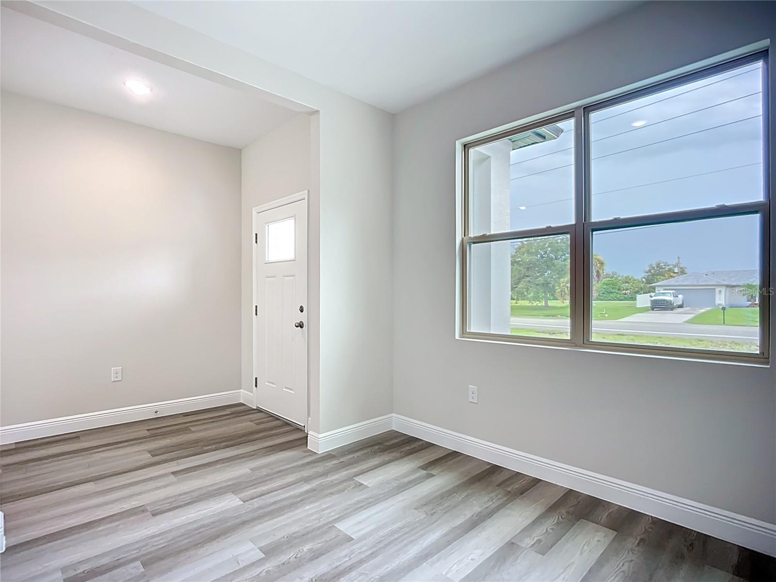 1211 S SAN MATEO DR — photo 10