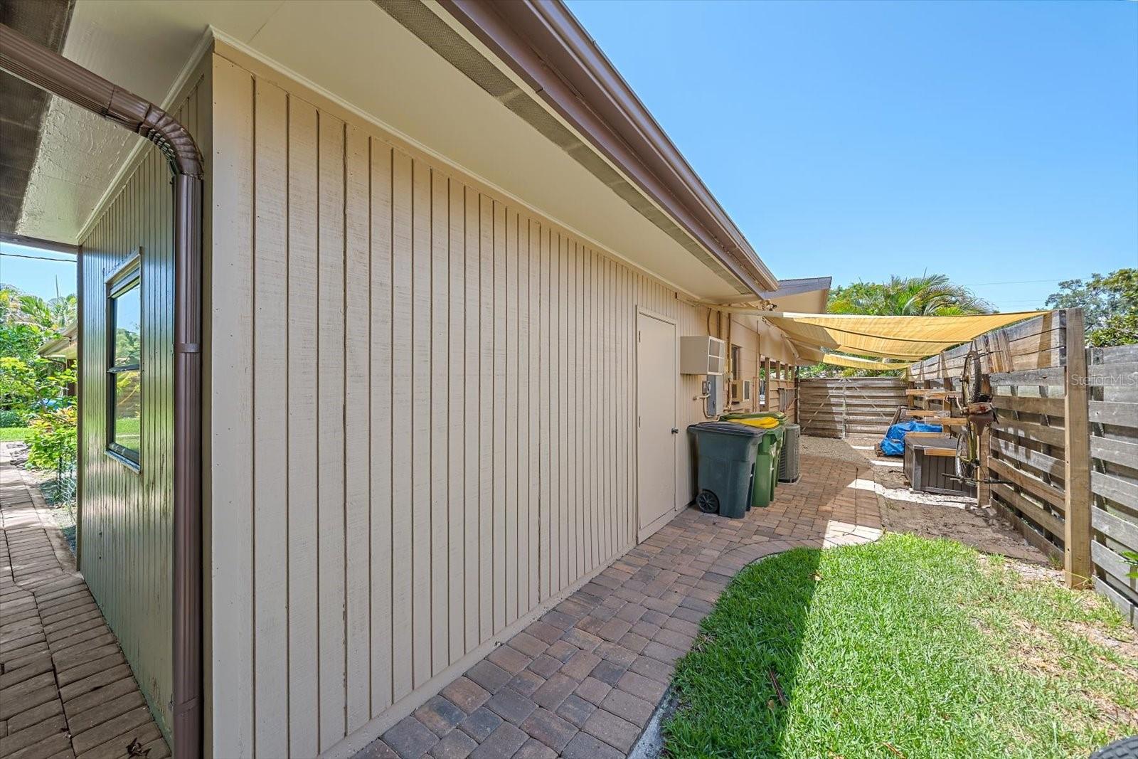 2462 CLEMATIS ST — photo 41