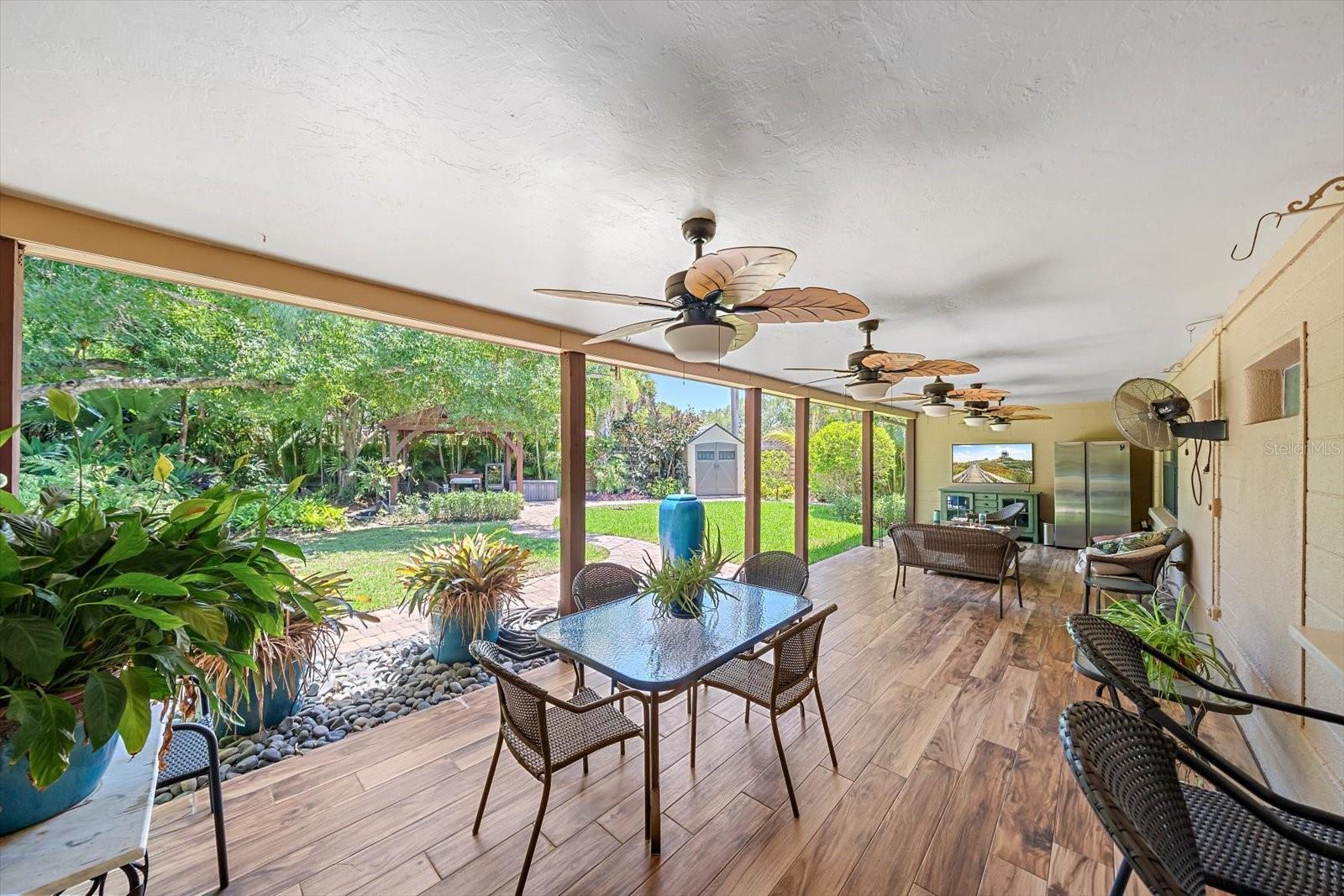 2462 CLEMATIS ST — photo 3