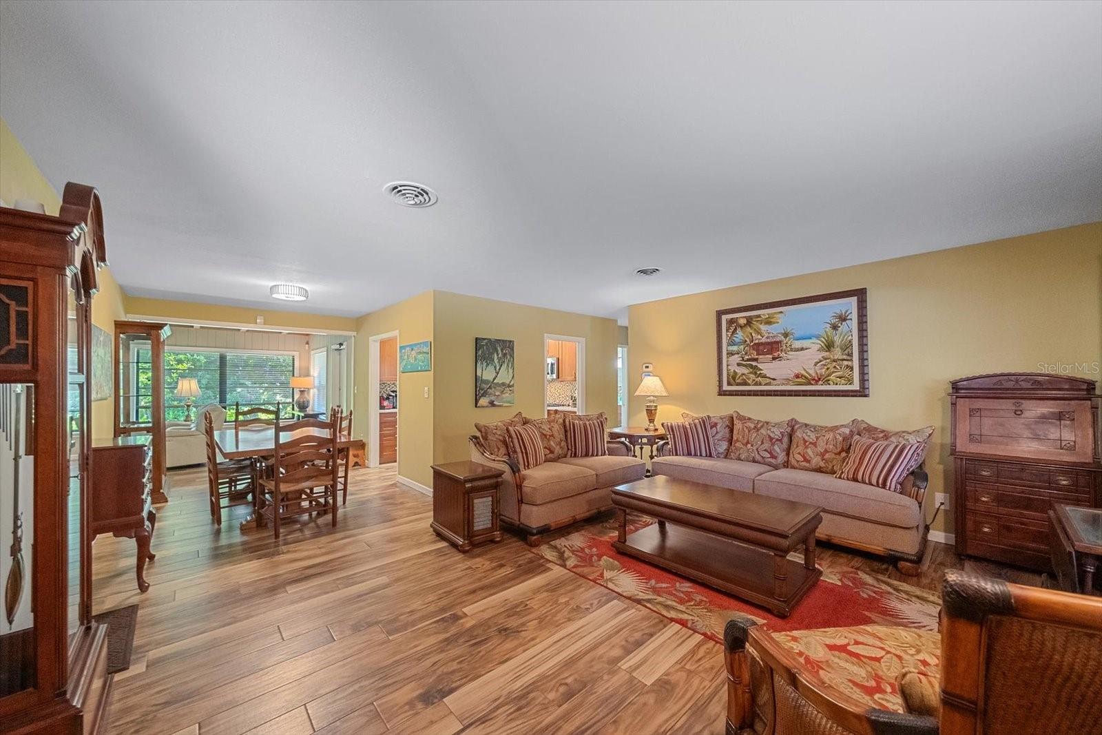2462 CLEMATIS ST — photo 5