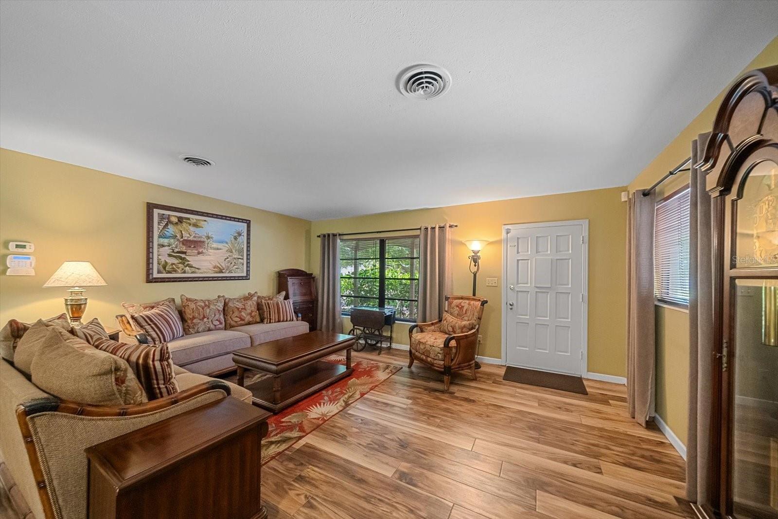 2462 CLEMATIS ST — photo 8