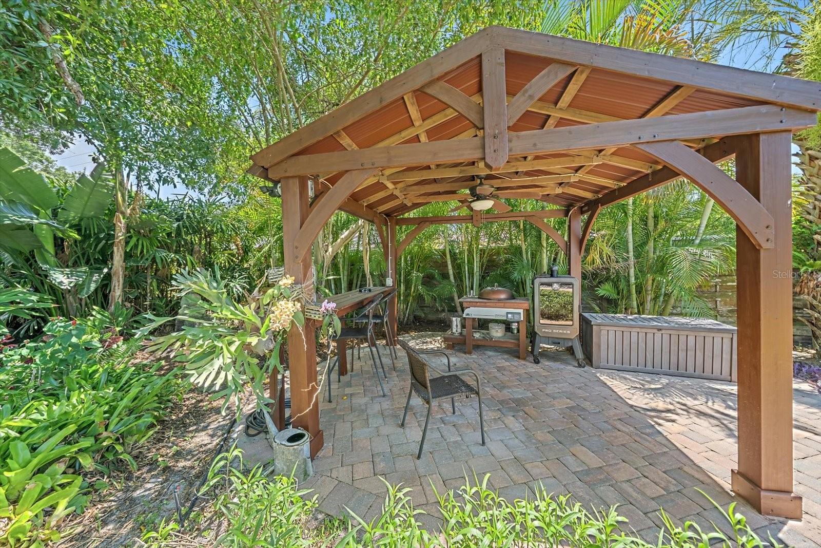 2462 CLEMATIS ST — photo 4