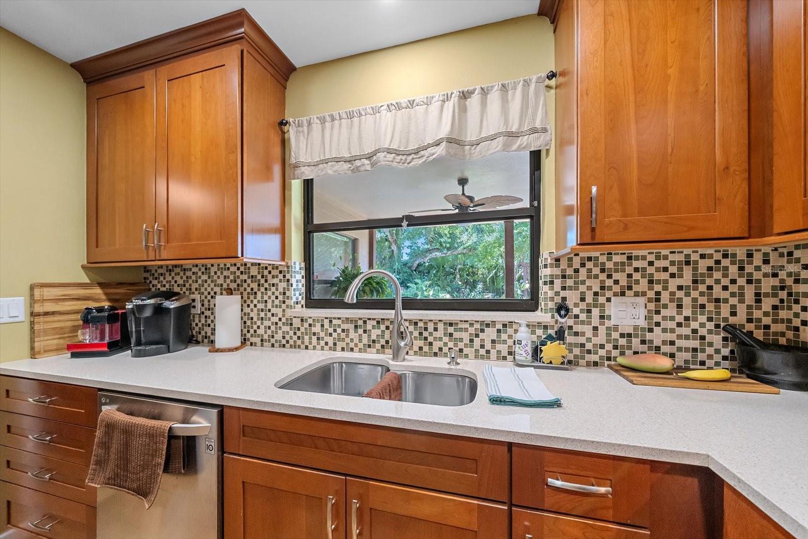 2462 CLEMATIS ST — photo 16