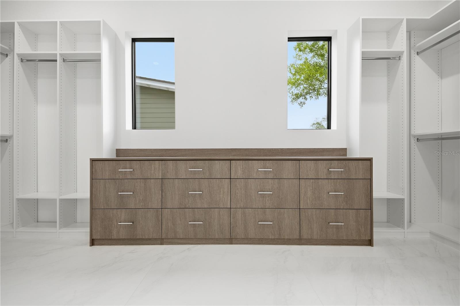 2517 N RIVERSIDE DR — photo 33