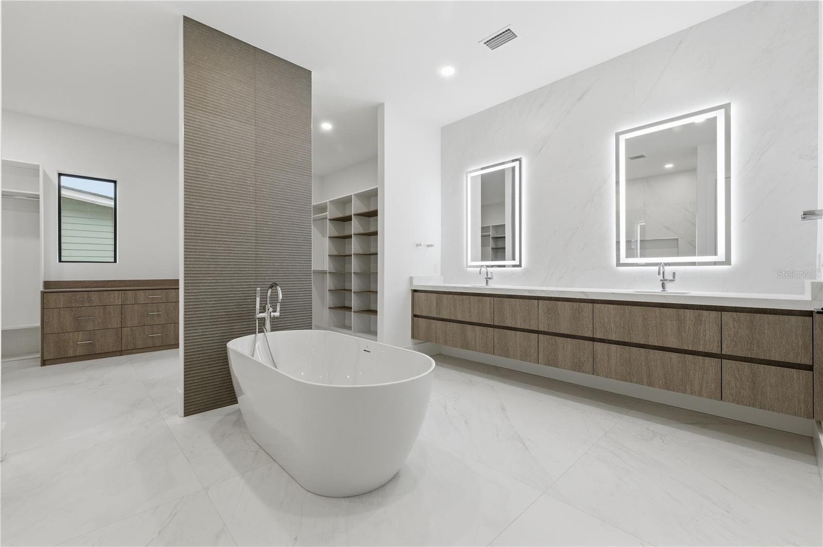 2517 N RIVERSIDE DR — photo 53