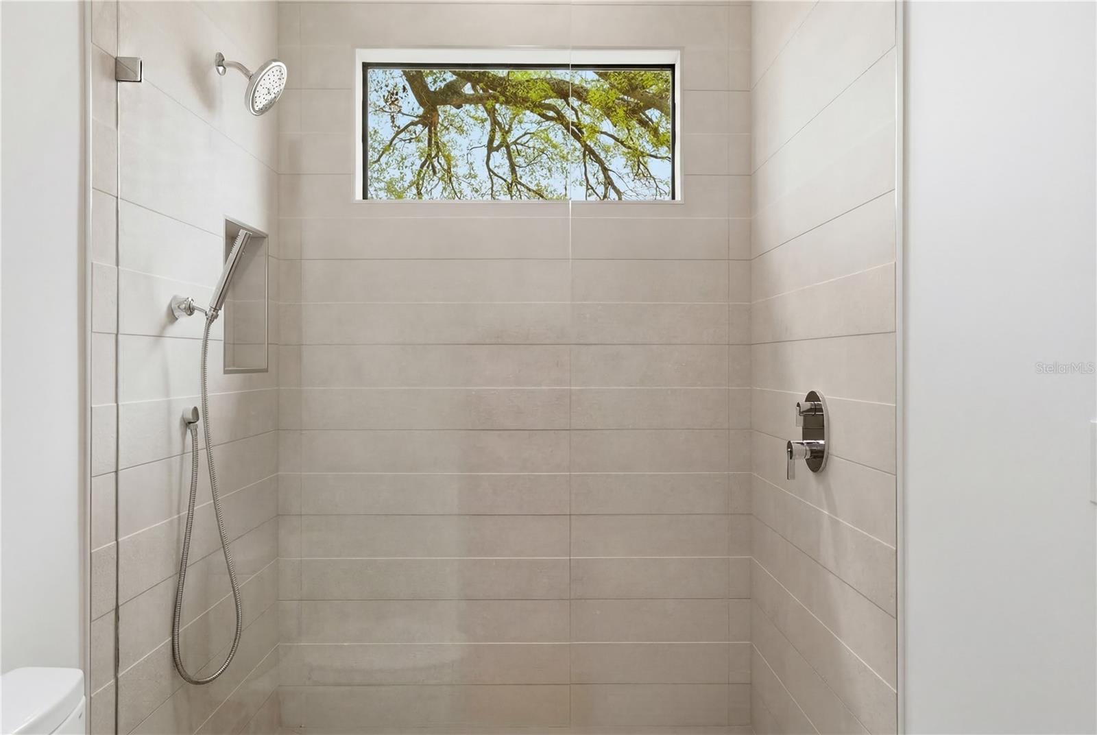 2517 N RIVERSIDE DR — photo 39