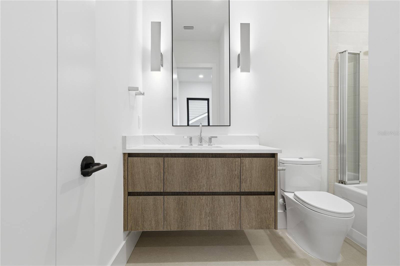 2517 N RIVERSIDE DR — photo 46