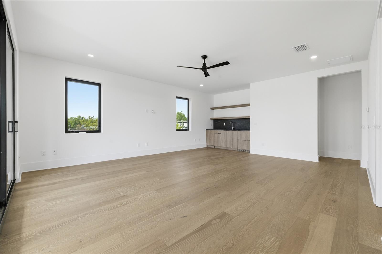 2517 N RIVERSIDE DR — photo 25