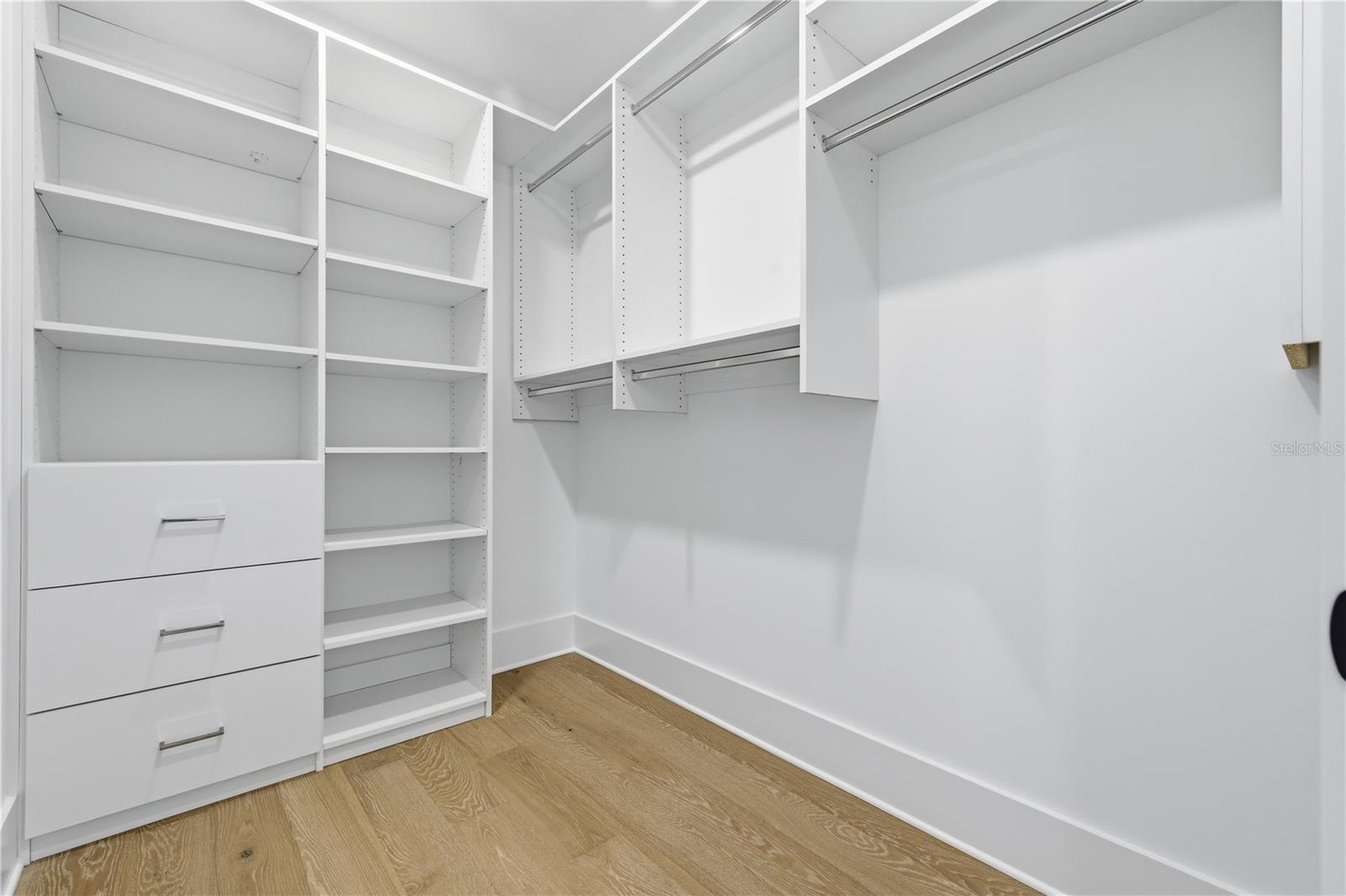 2517 N RIVERSIDE DR — photo 29