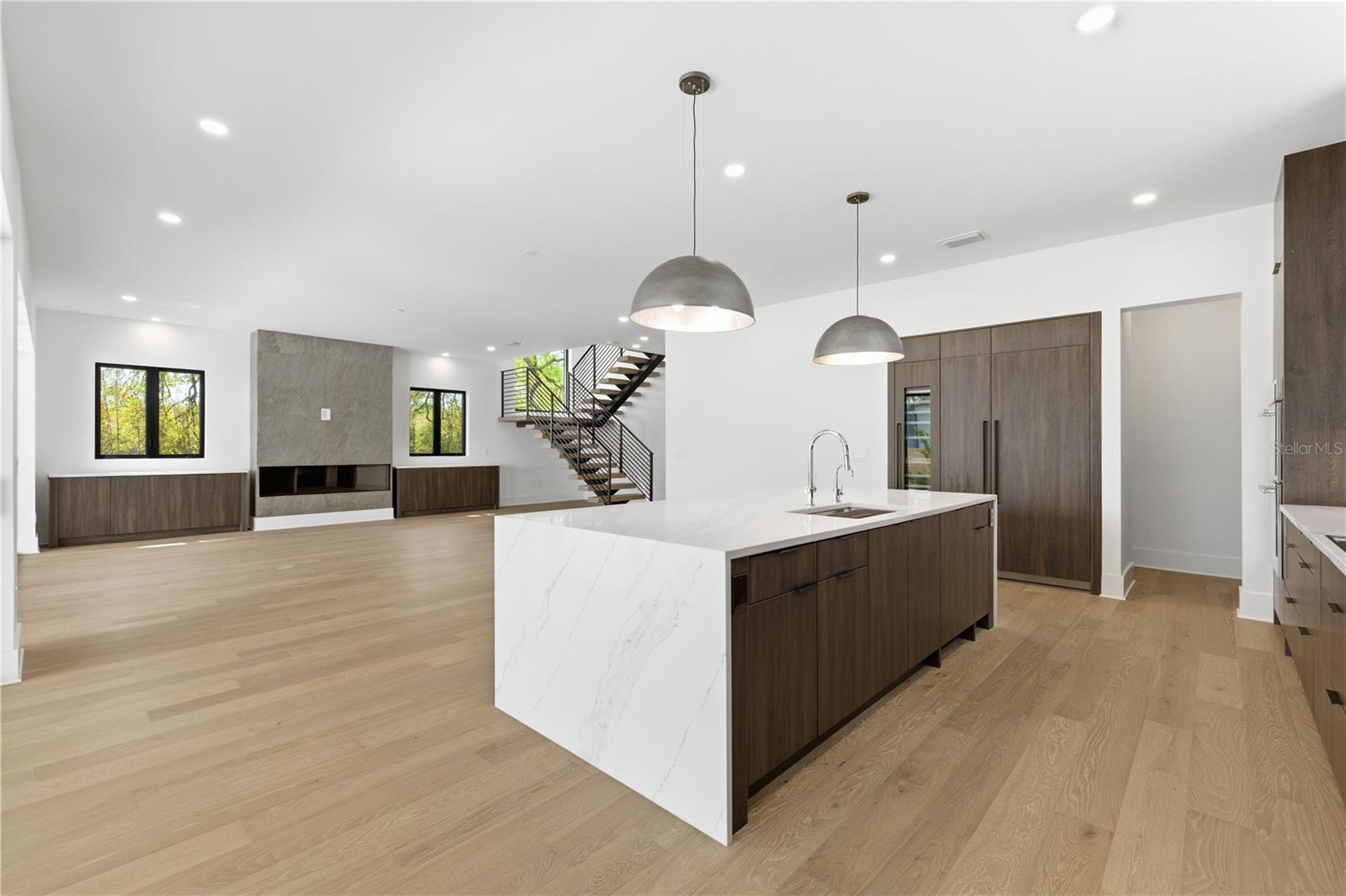 2517 N RIVERSIDE DR — photo 18