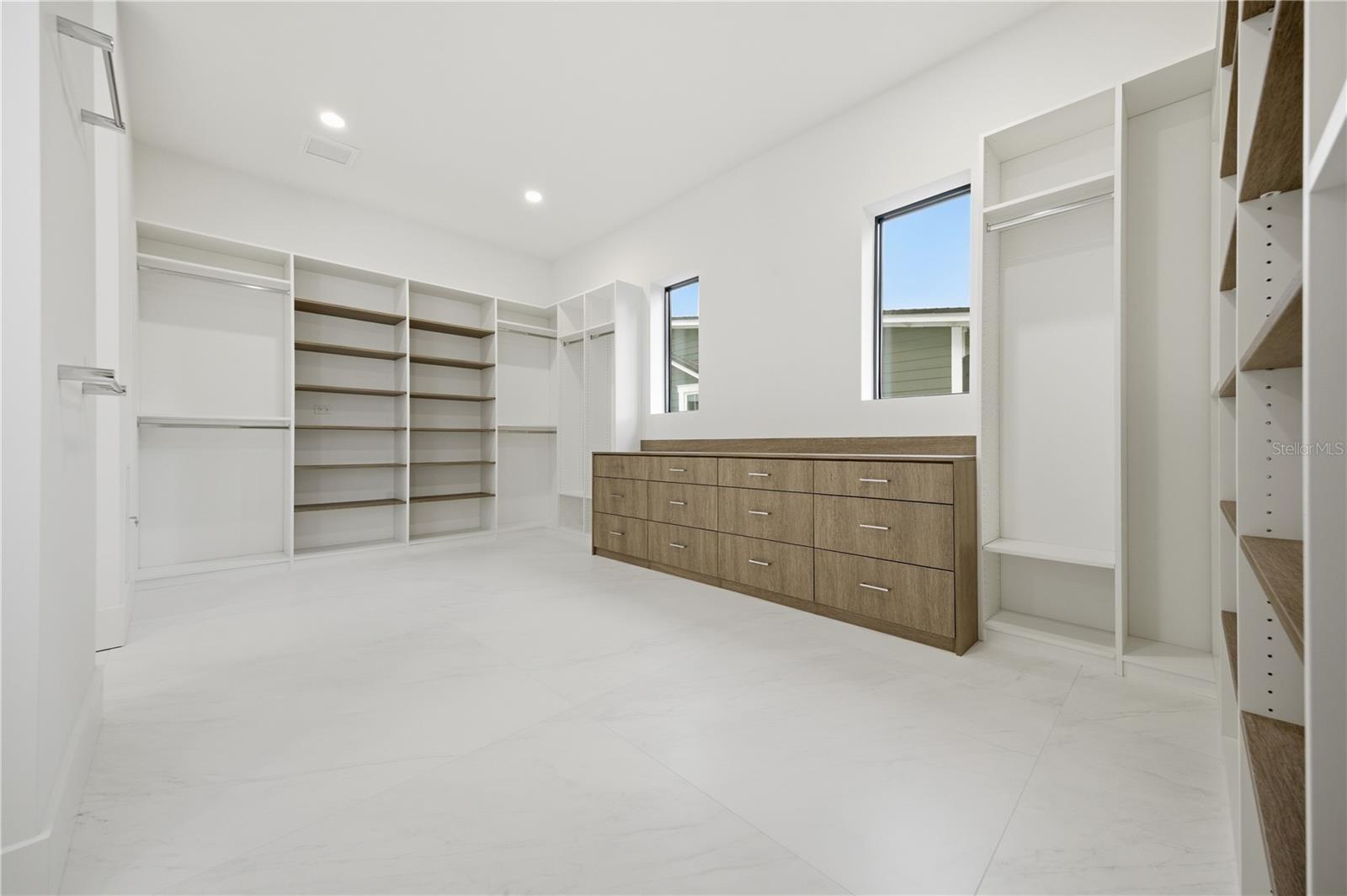 2517 N RIVERSIDE DR — photo 31
