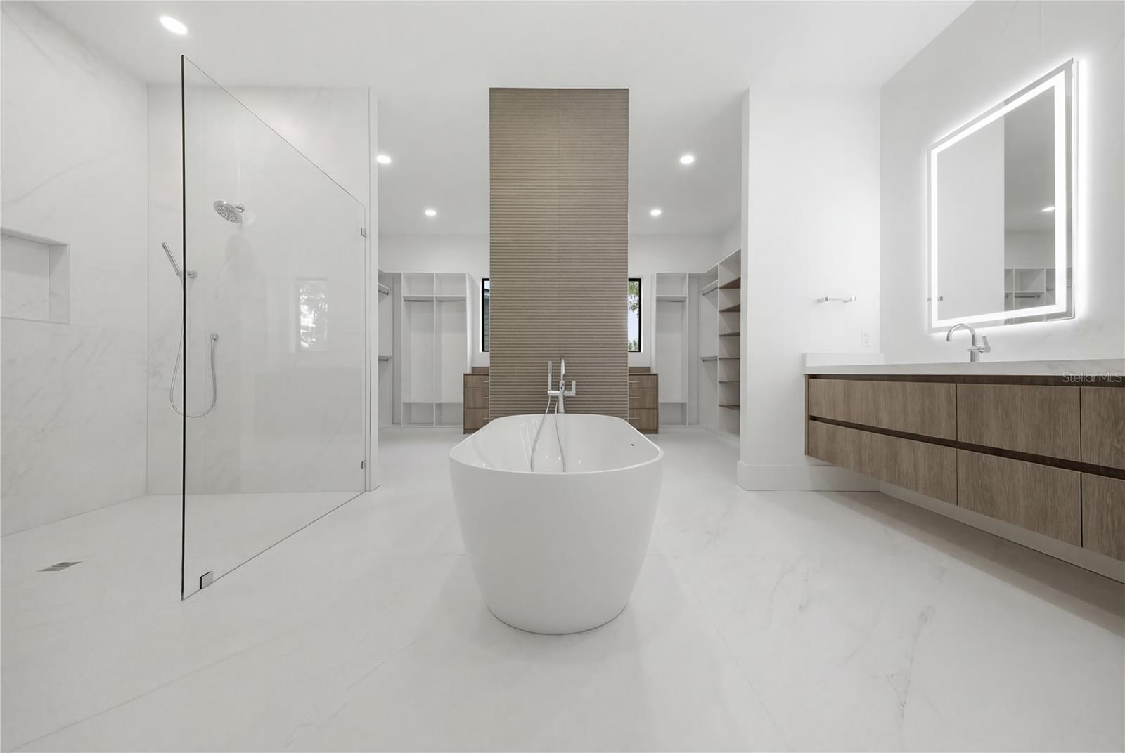 2517 N RIVERSIDE DR — photo 58