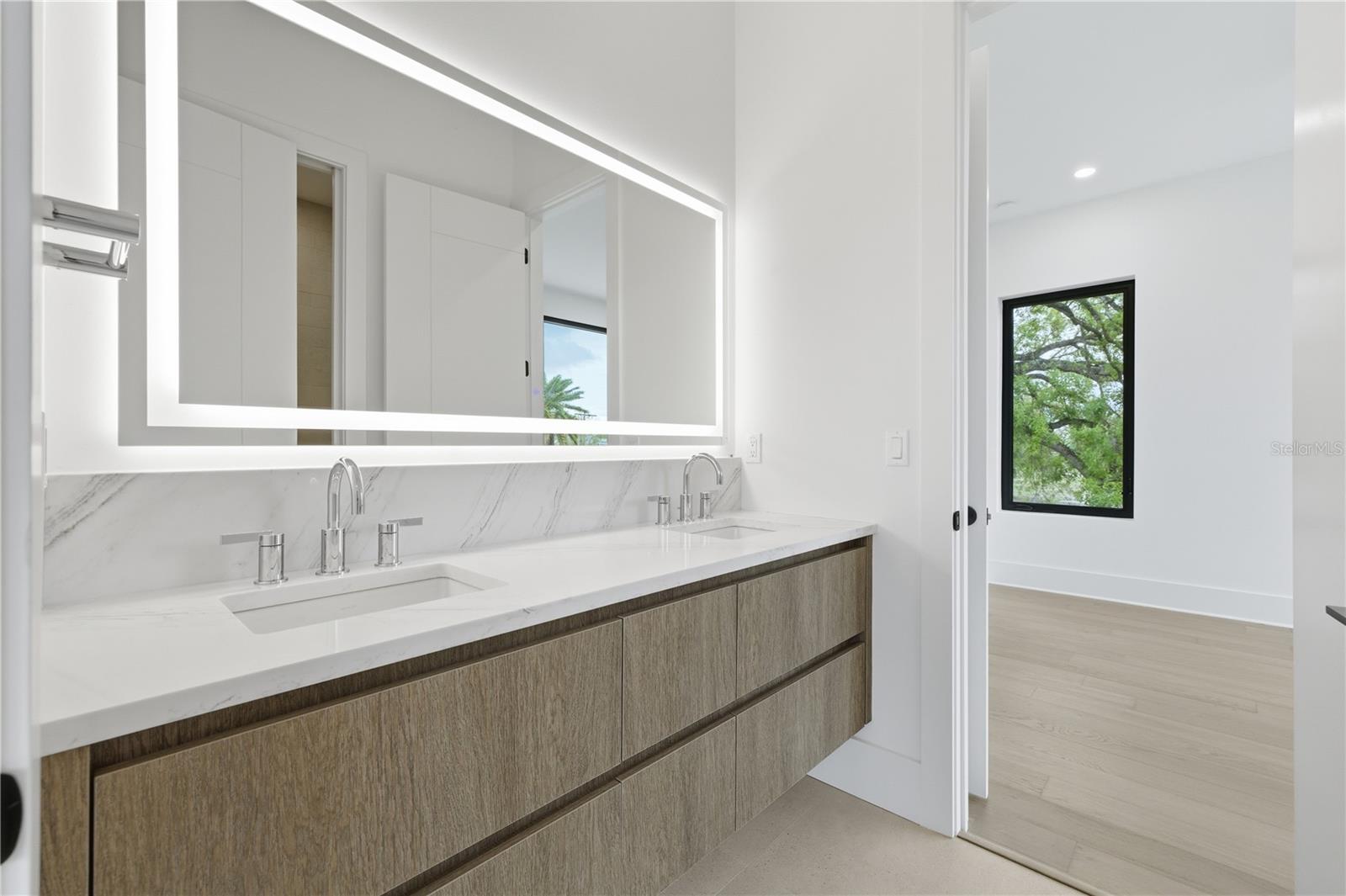 2517 N RIVERSIDE DR — photo 48