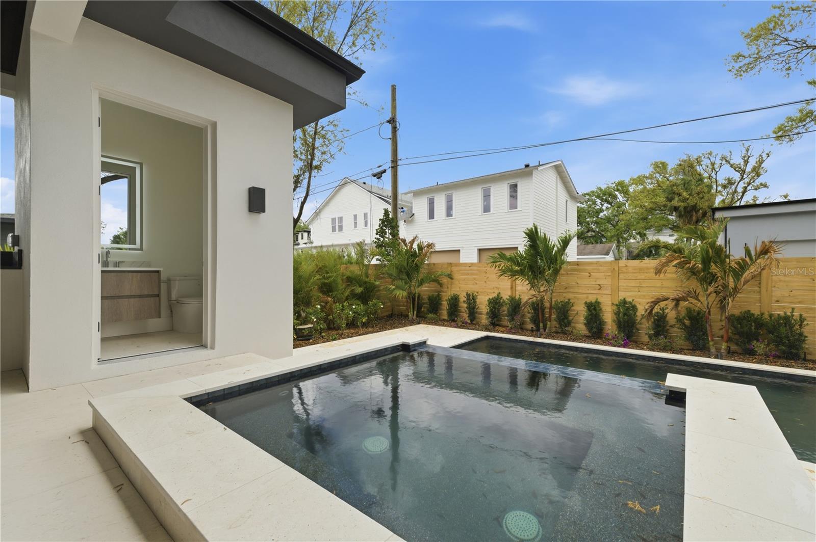 2517 N RIVERSIDE DR — photo 64