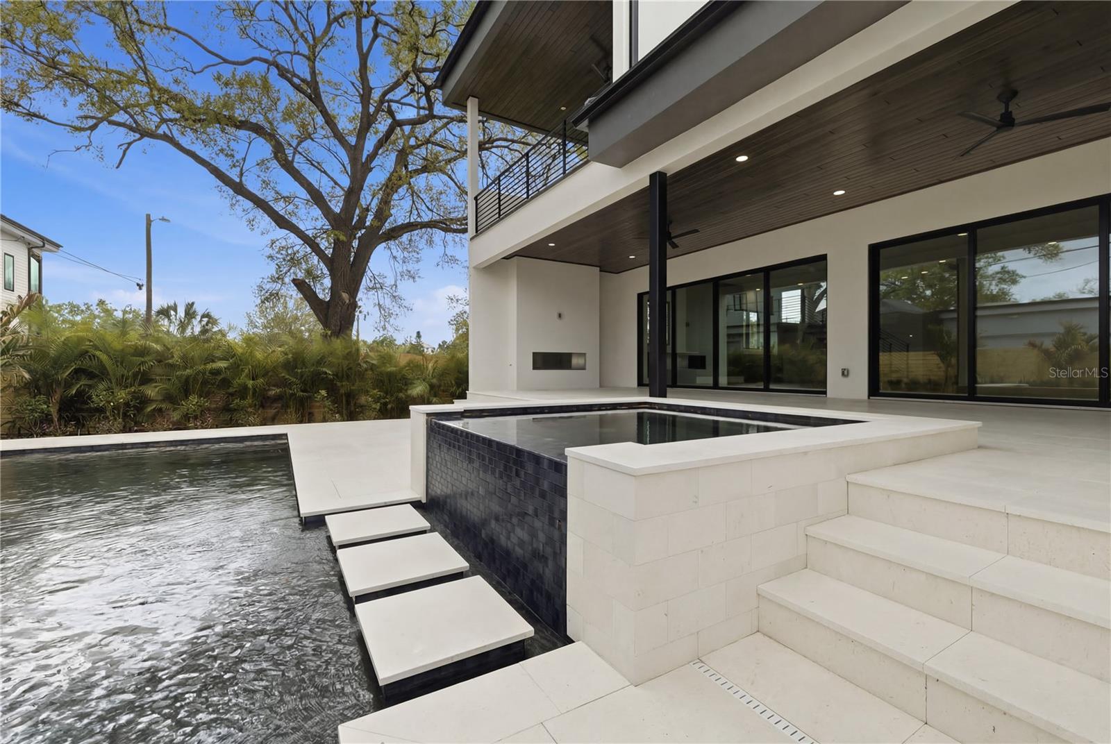 2517 N RIVERSIDE DR — photo 63