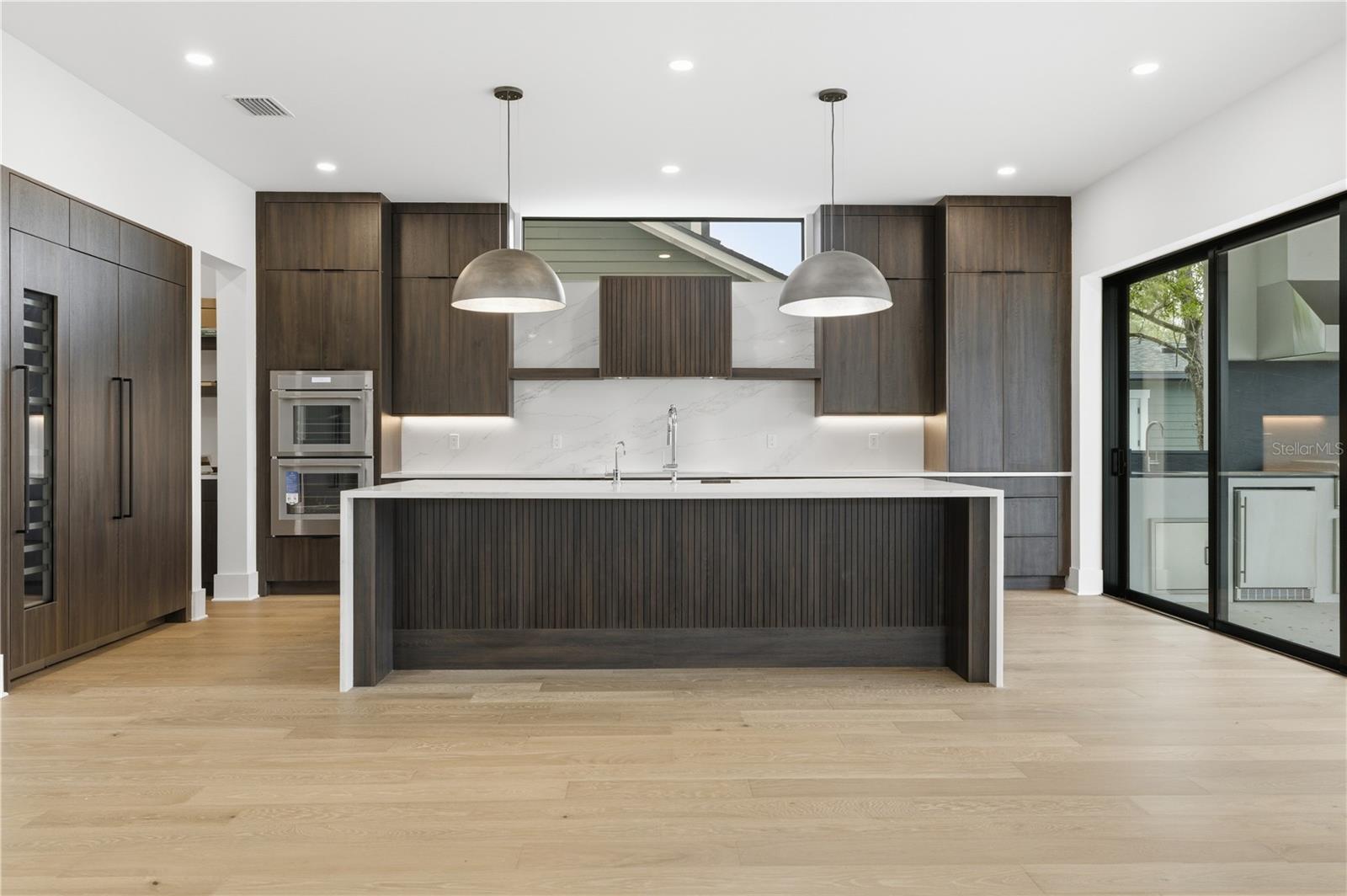 2517 N RIVERSIDE DR — photo 8