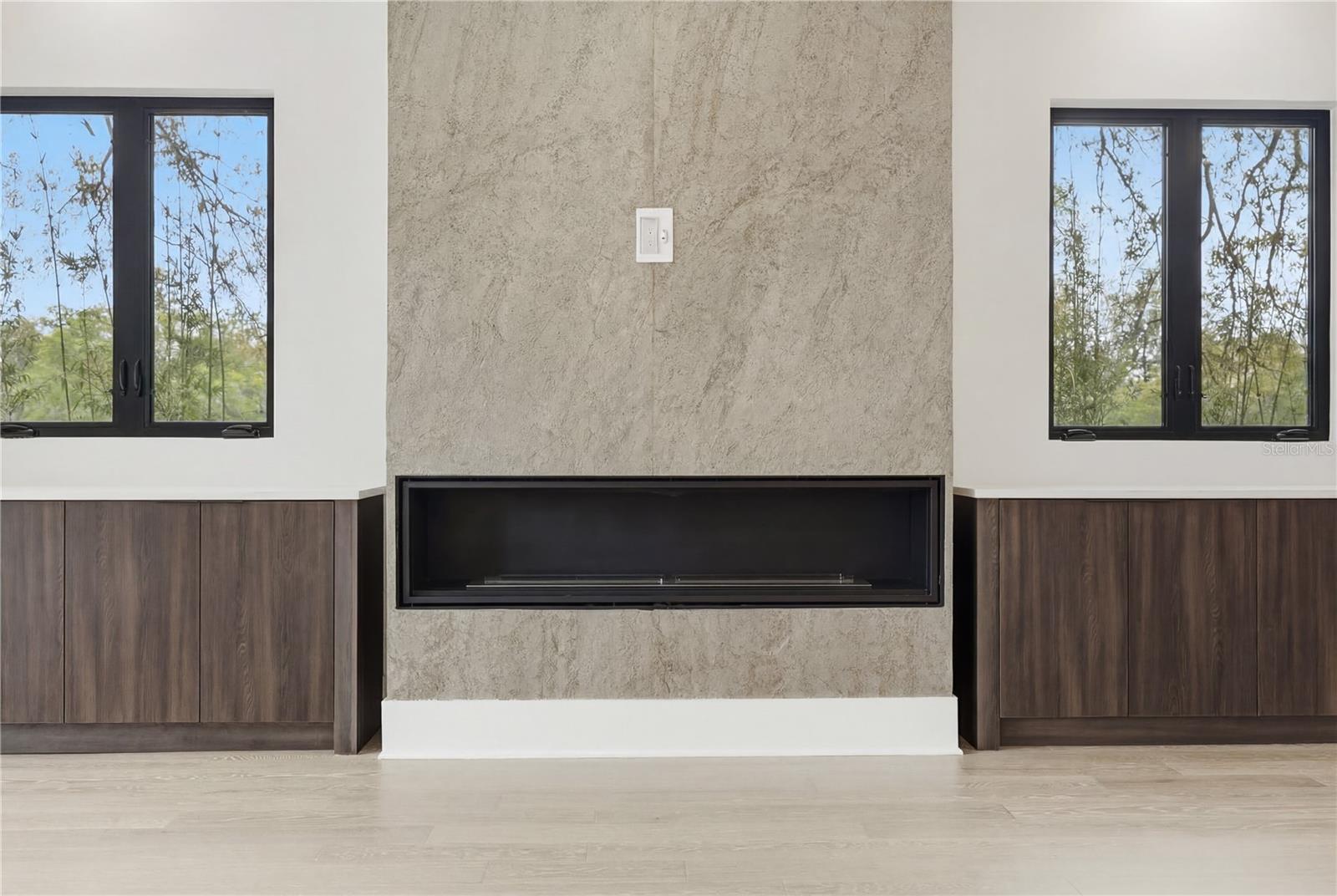 2517 N RIVERSIDE DR — photo 23