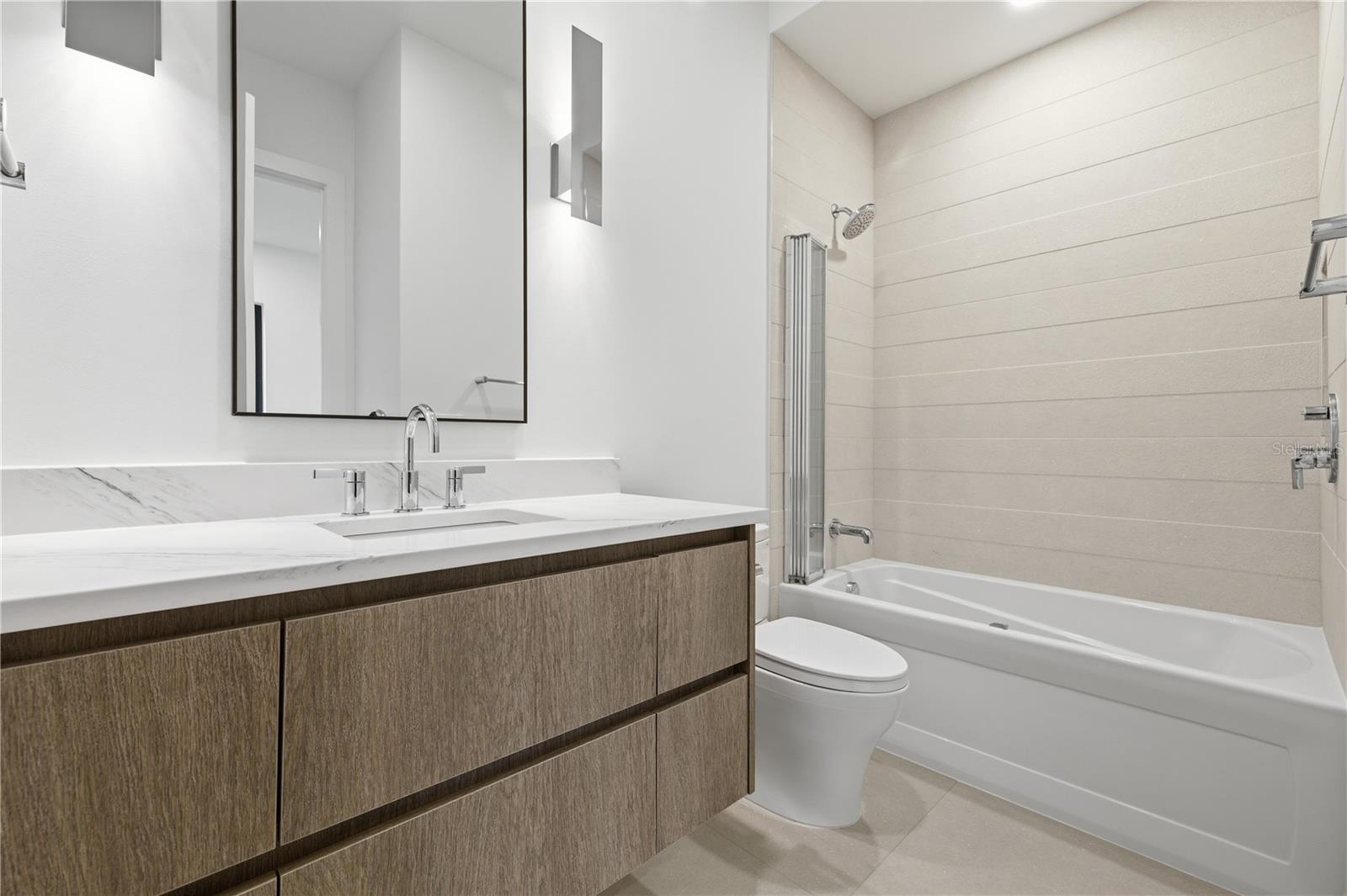 2517 N RIVERSIDE DR — photo 45