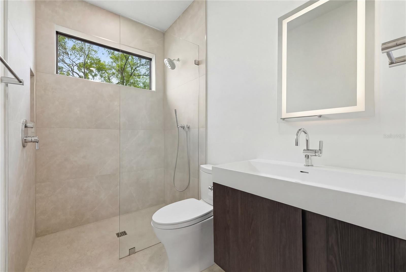 2517 N RIVERSIDE DR — photo 42