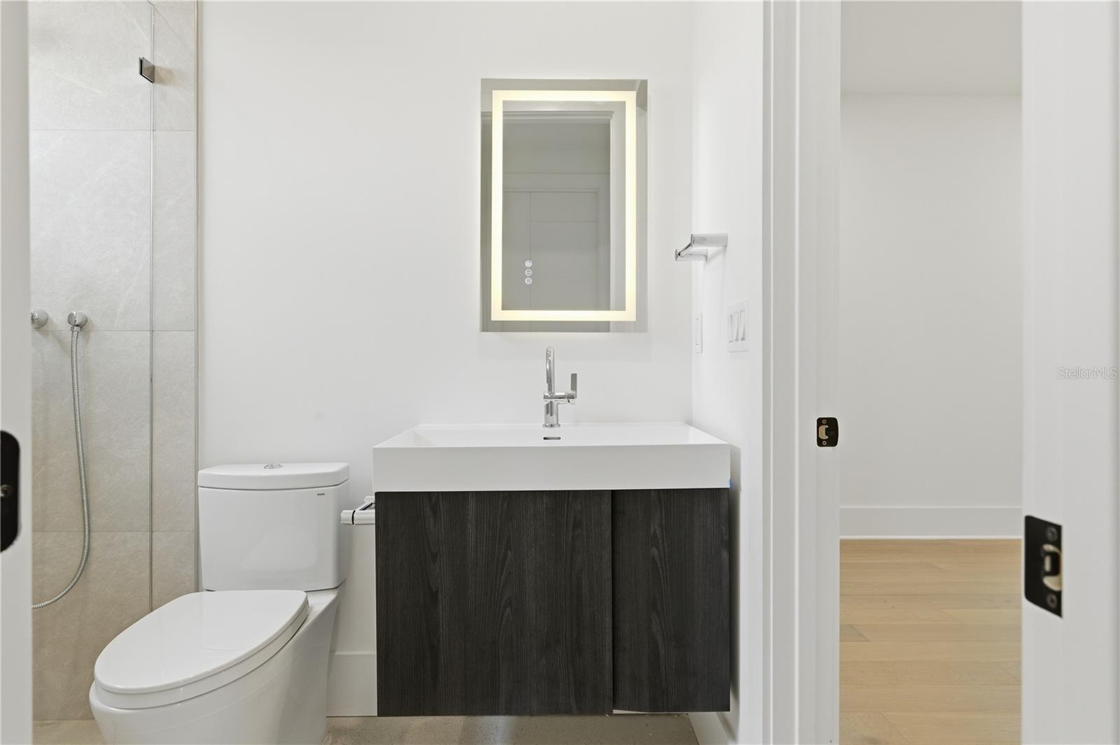 2517 N RIVERSIDE DR — photo 44