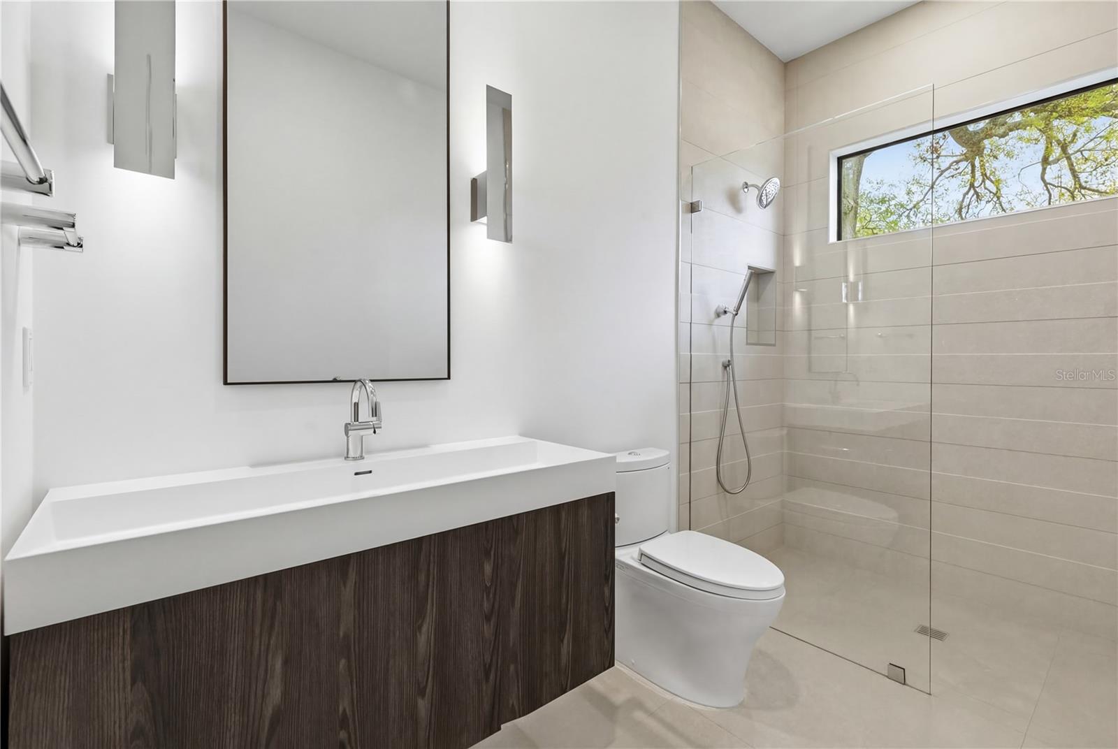 2517 N RIVERSIDE DR — photo 36