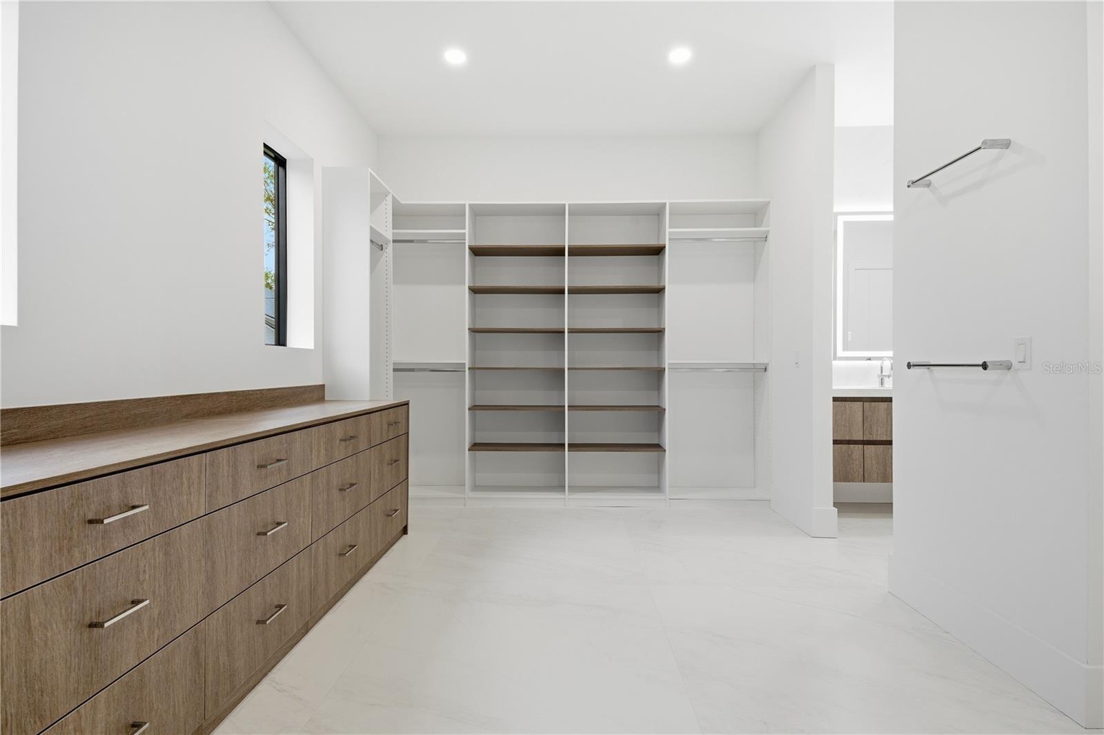 2517 N RIVERSIDE DR — photo 35