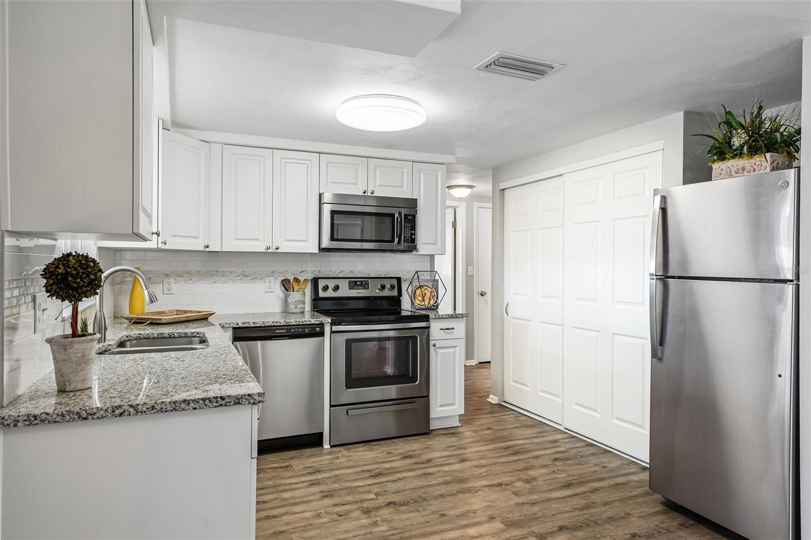 7215 MAYFIELD DR — photo 28