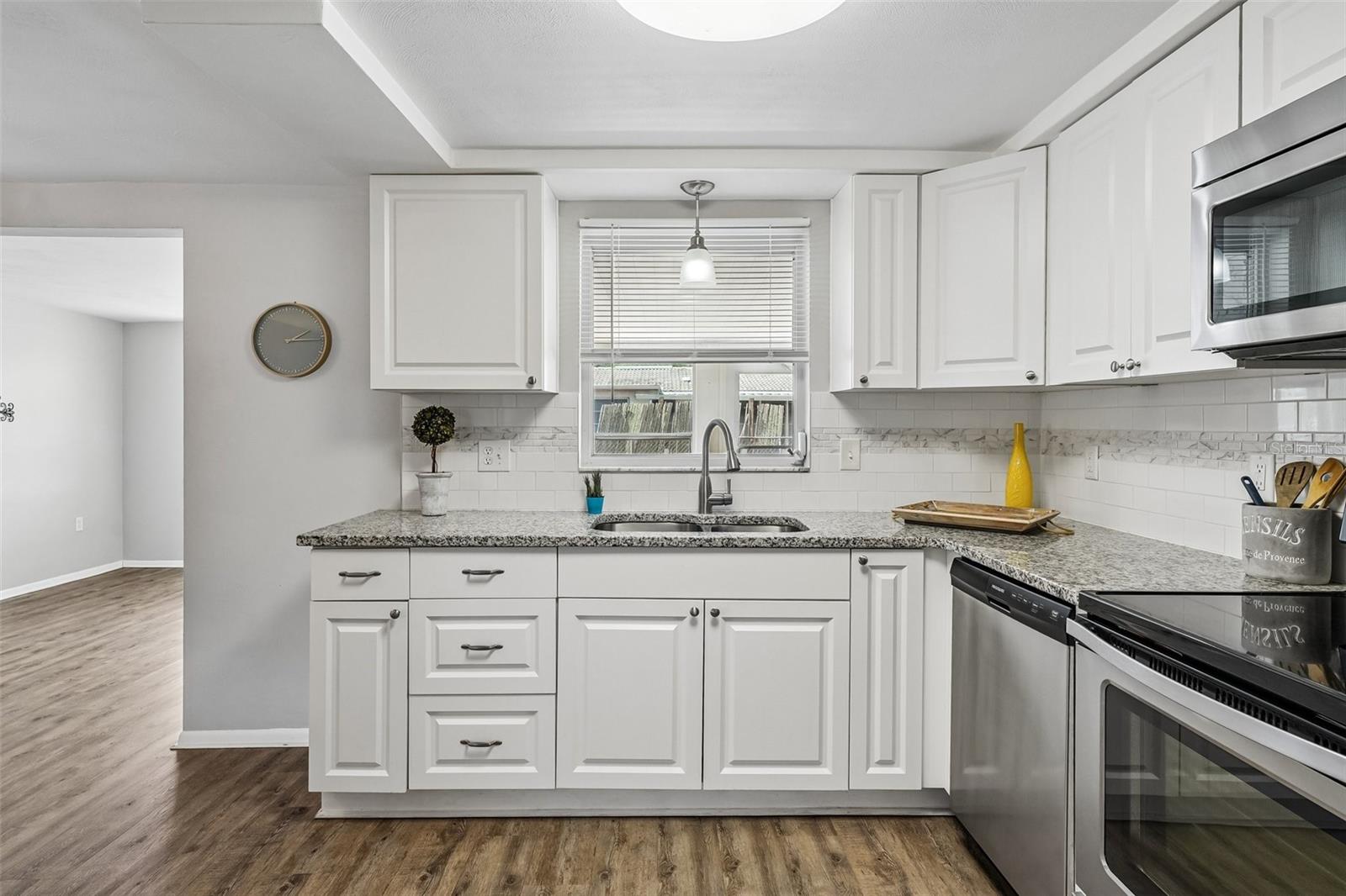 7215 MAYFIELD DR — photo 32