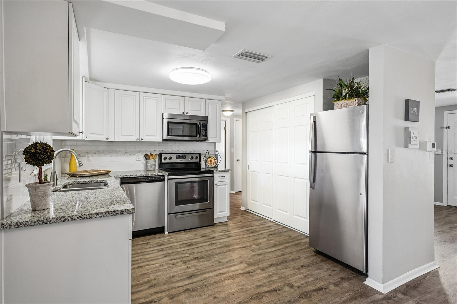 7215 MAYFIELD DR — photo 27