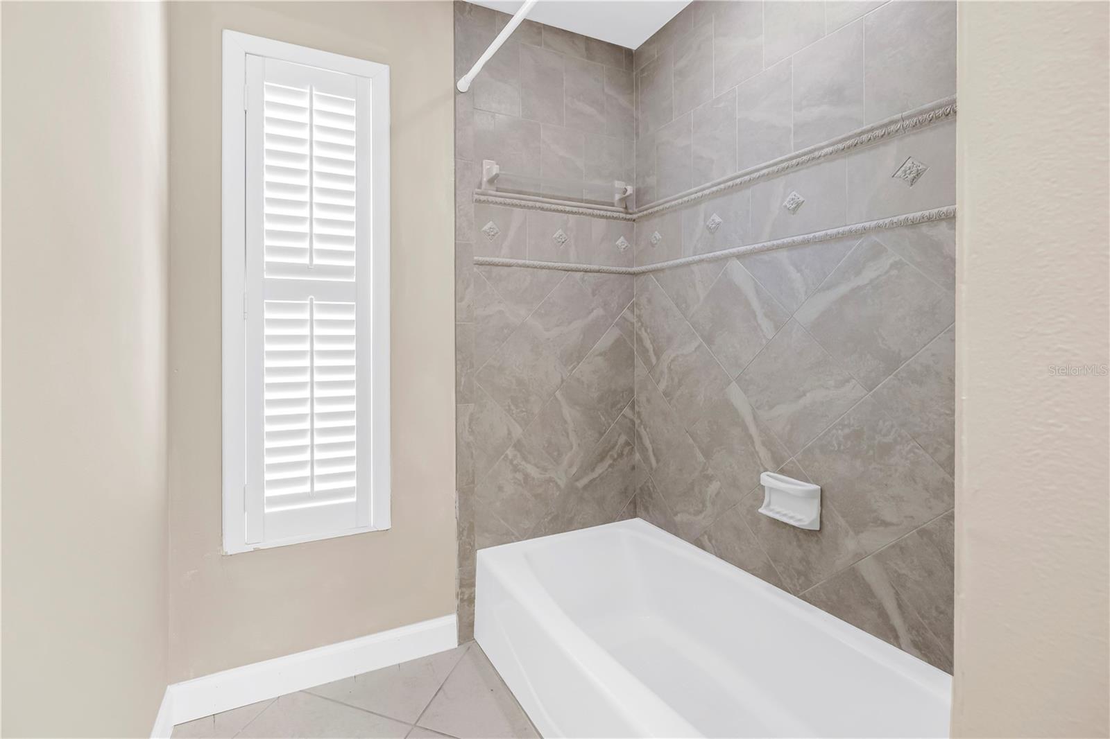 1820 TANGLEWOOD DR NE — photo 28