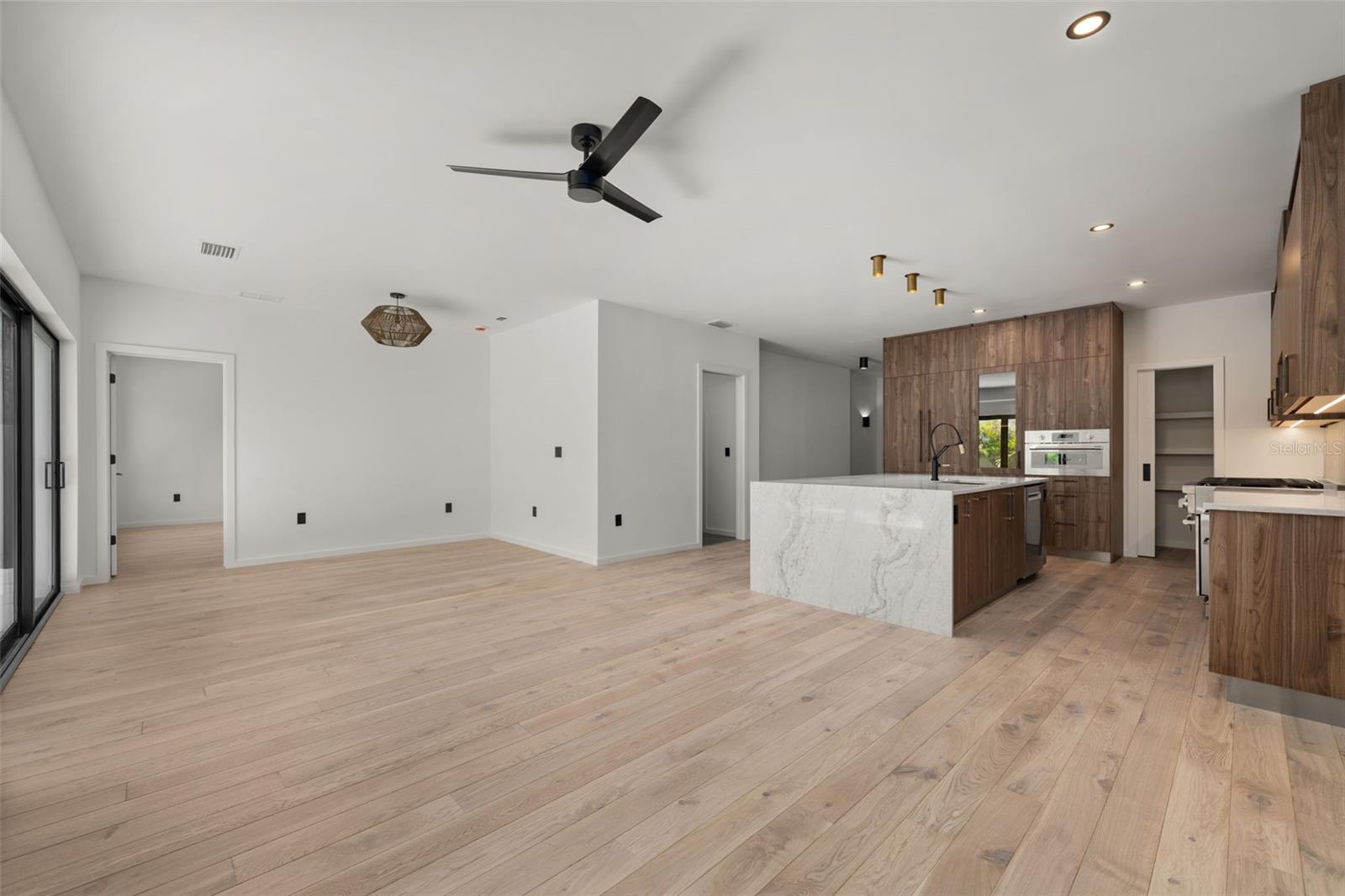 1681 OAK ST — photo 37