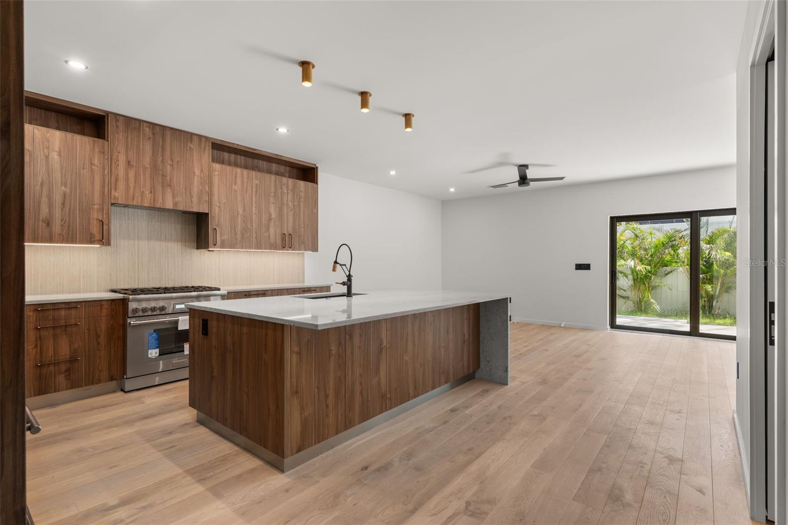 1681 OAK ST — photo 12