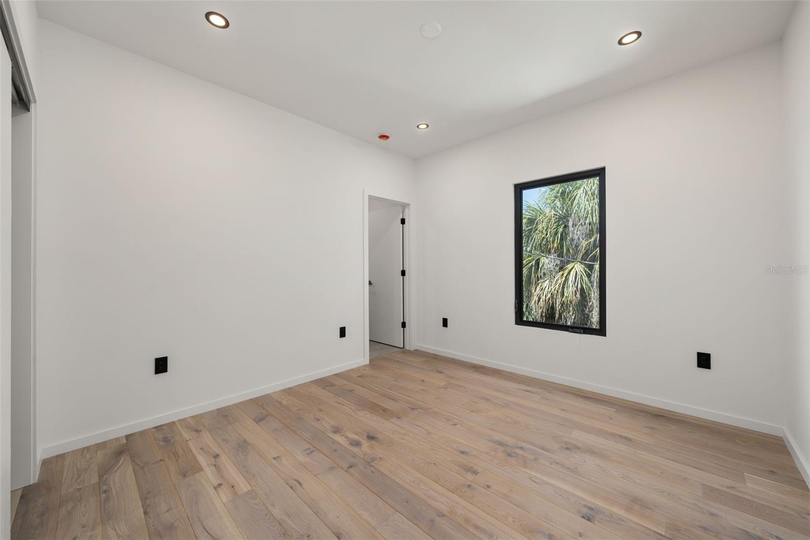 1681 OAK ST — photo 72