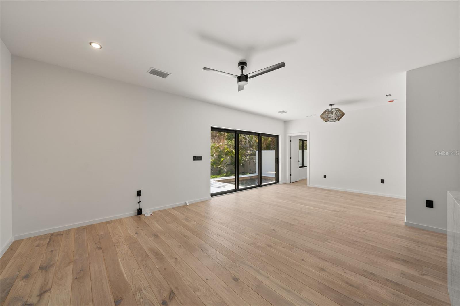 1681 OAK ST — photo 32