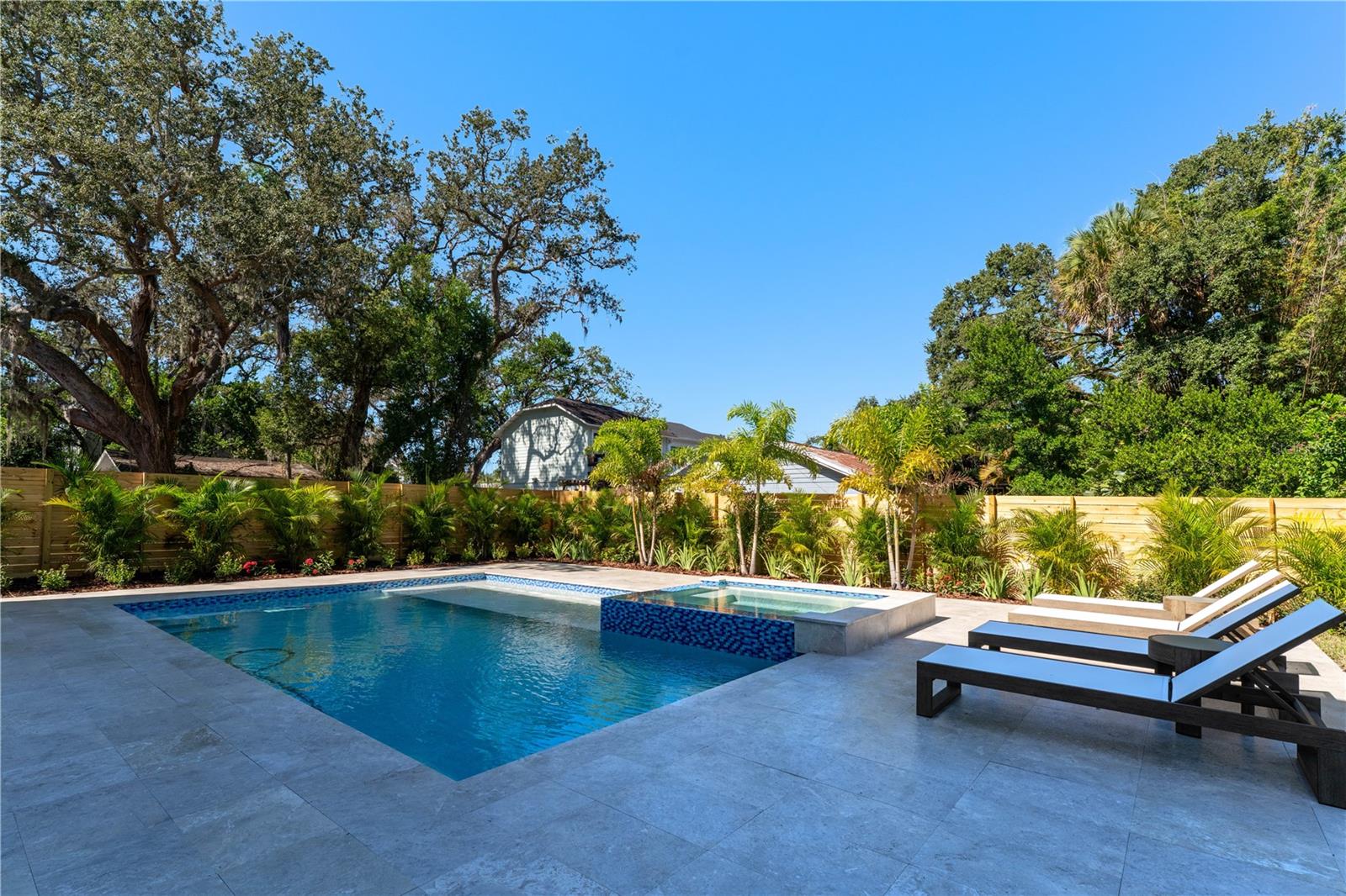 2519 N RIVERSIDE DR — photo 7