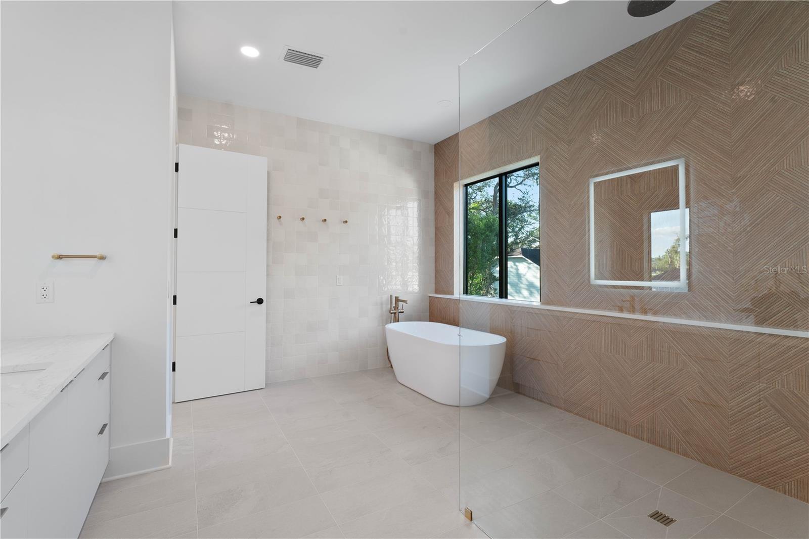 2519 N RIVERSIDE DR — photo 29