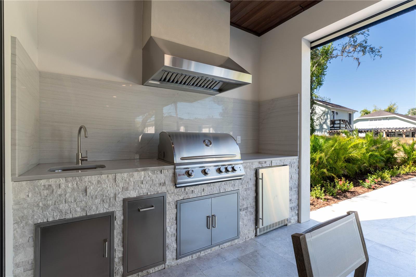 2519 N RIVERSIDE DR — photo 19
