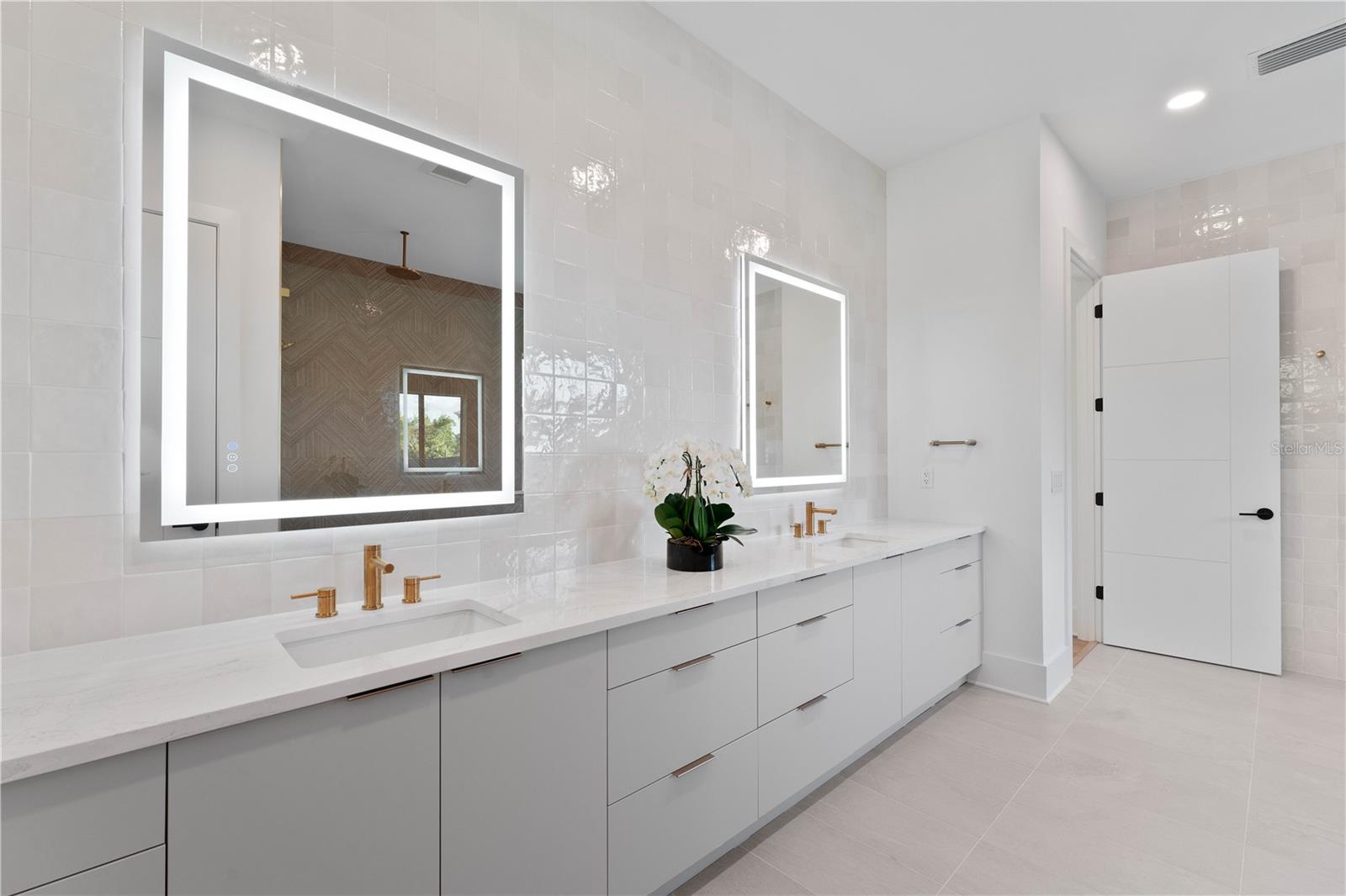 2519 N RIVERSIDE DR — photo 30