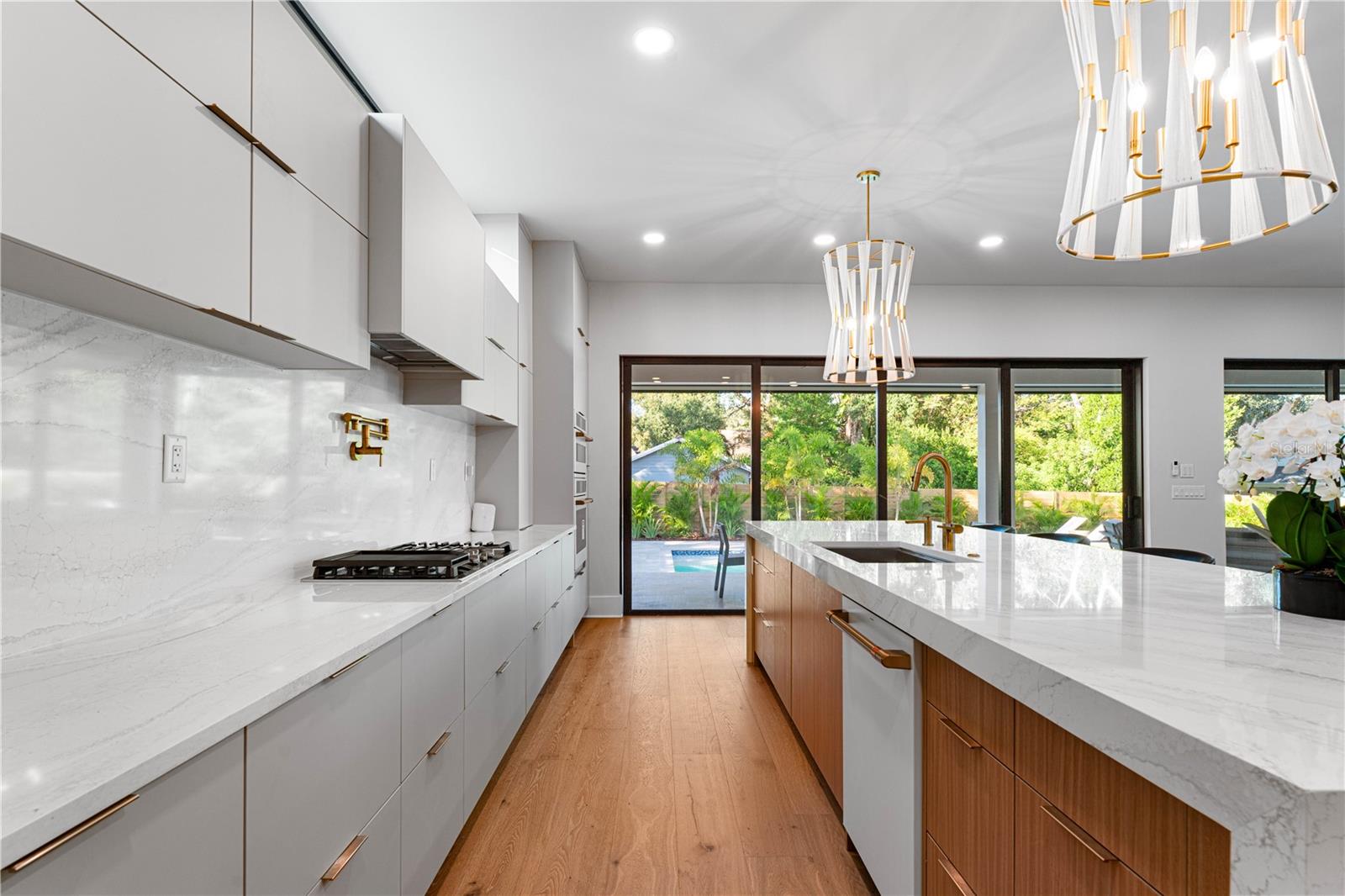 2519 N RIVERSIDE DR — photo 15