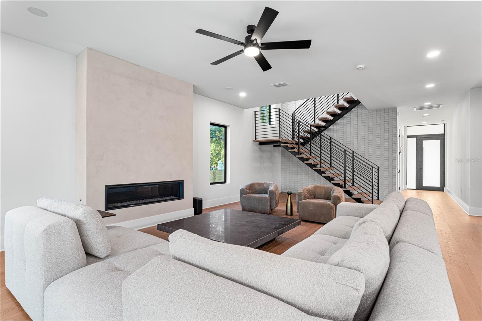 2519 N RIVERSIDE DR — photo 17