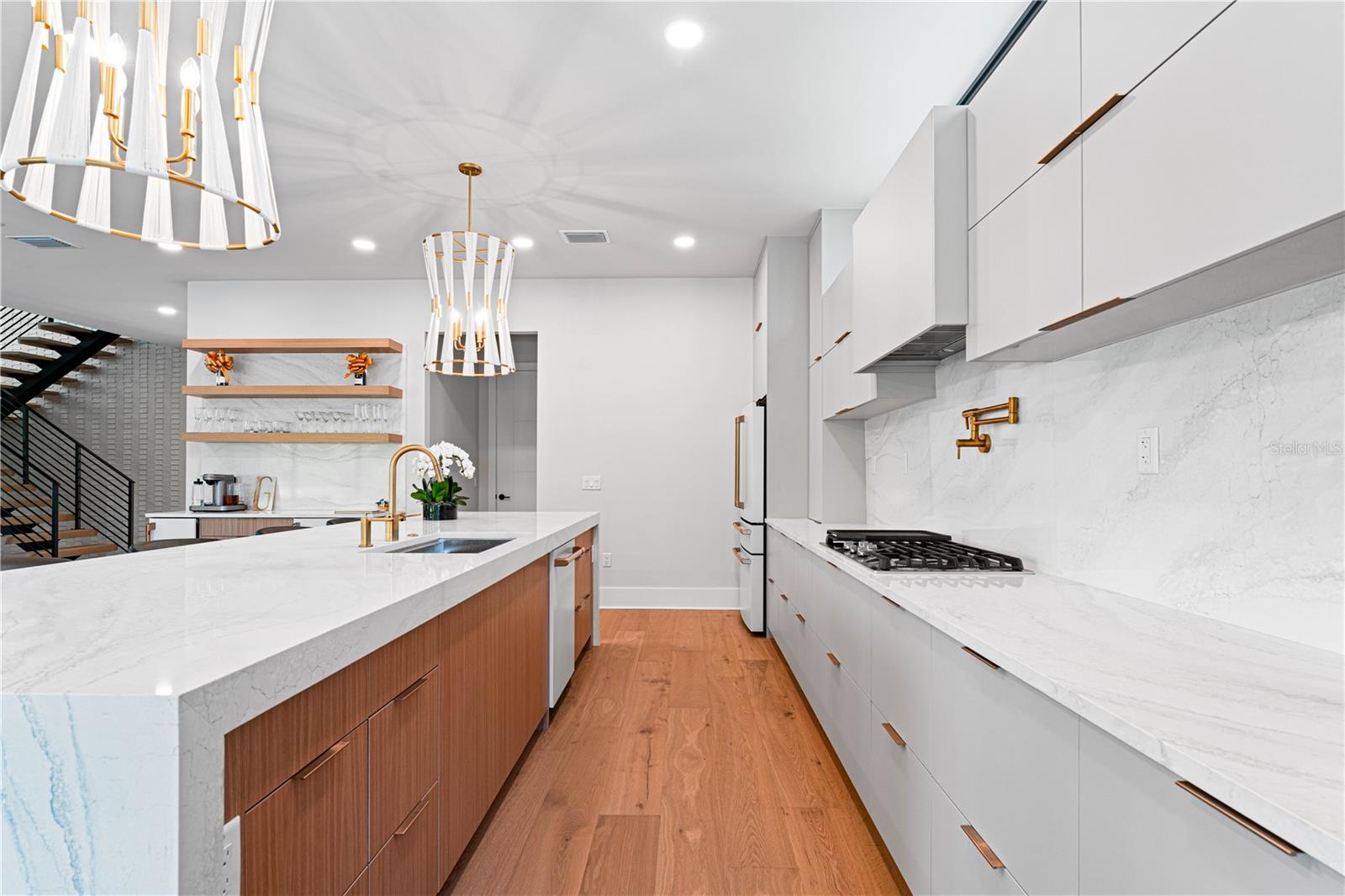 2519 N RIVERSIDE DR — photo 14