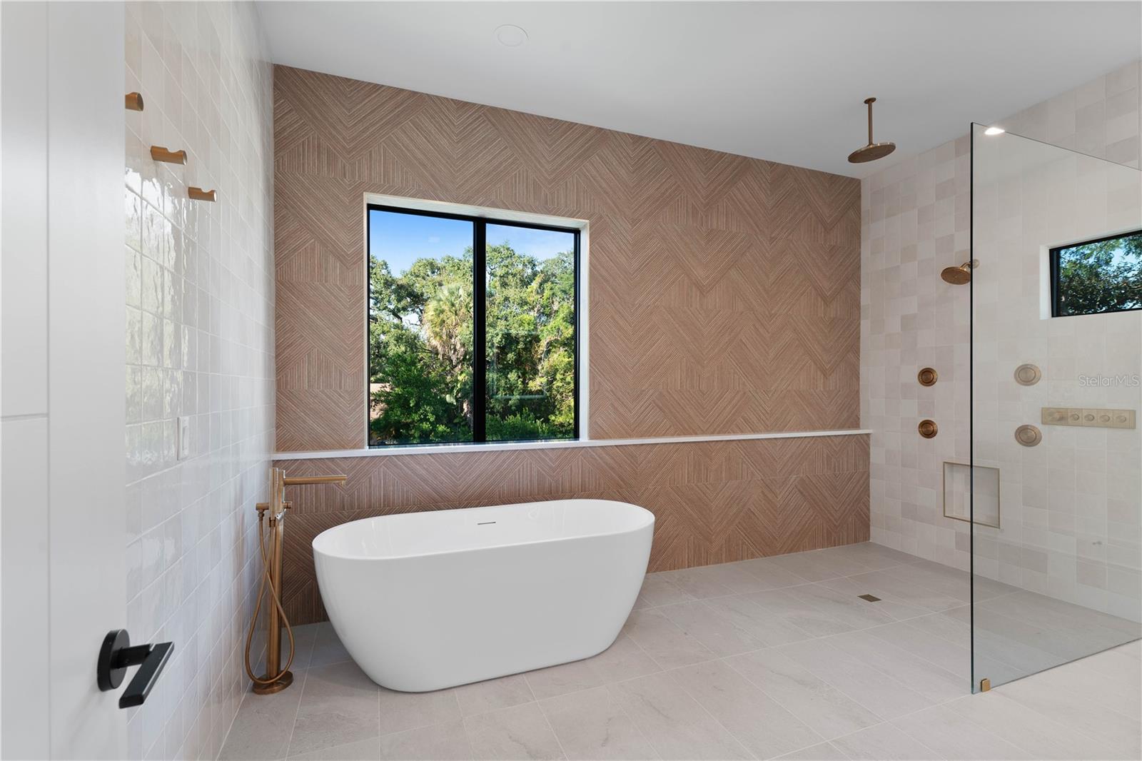 2519 N RIVERSIDE DR — photo 26
